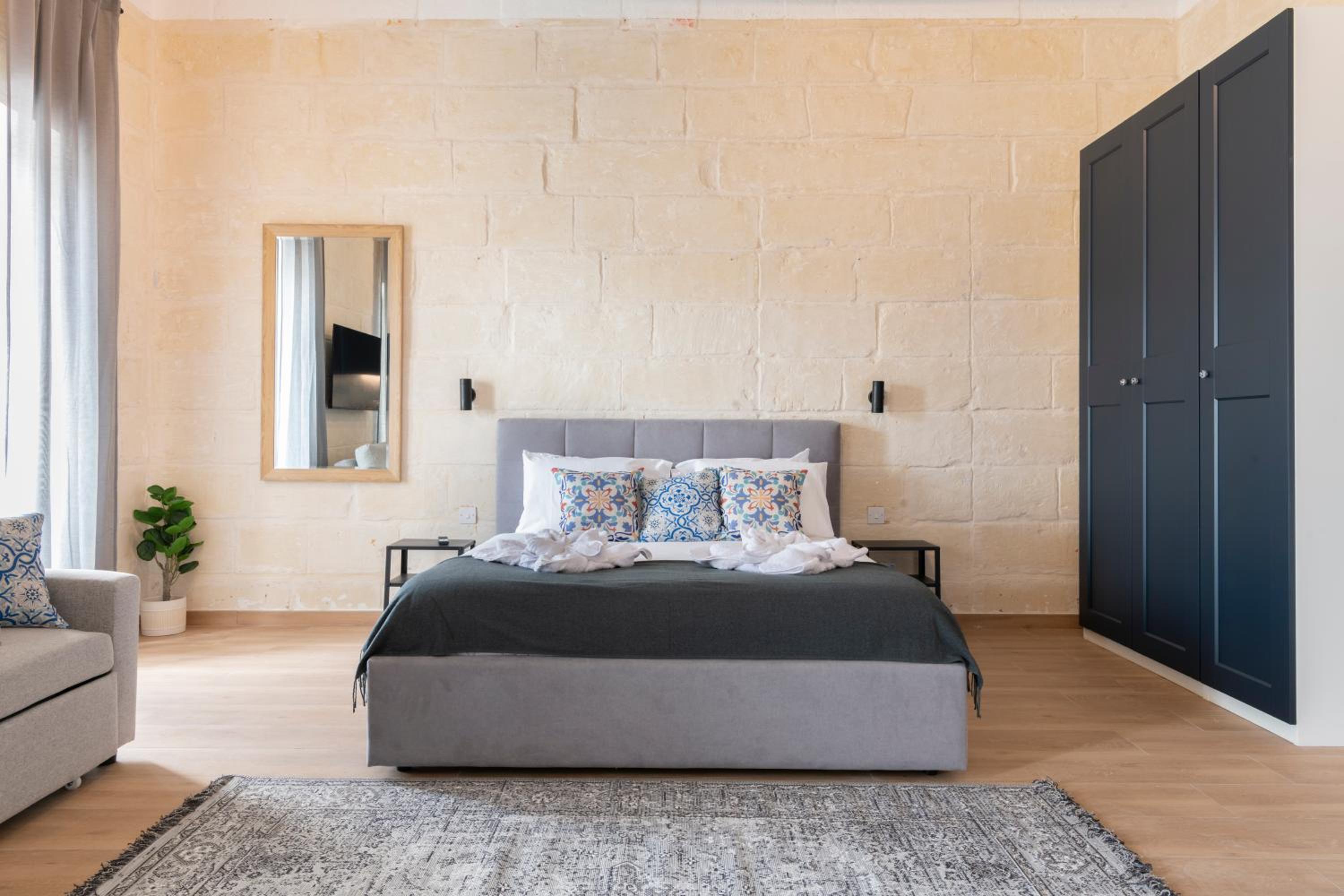 Studio Apartment