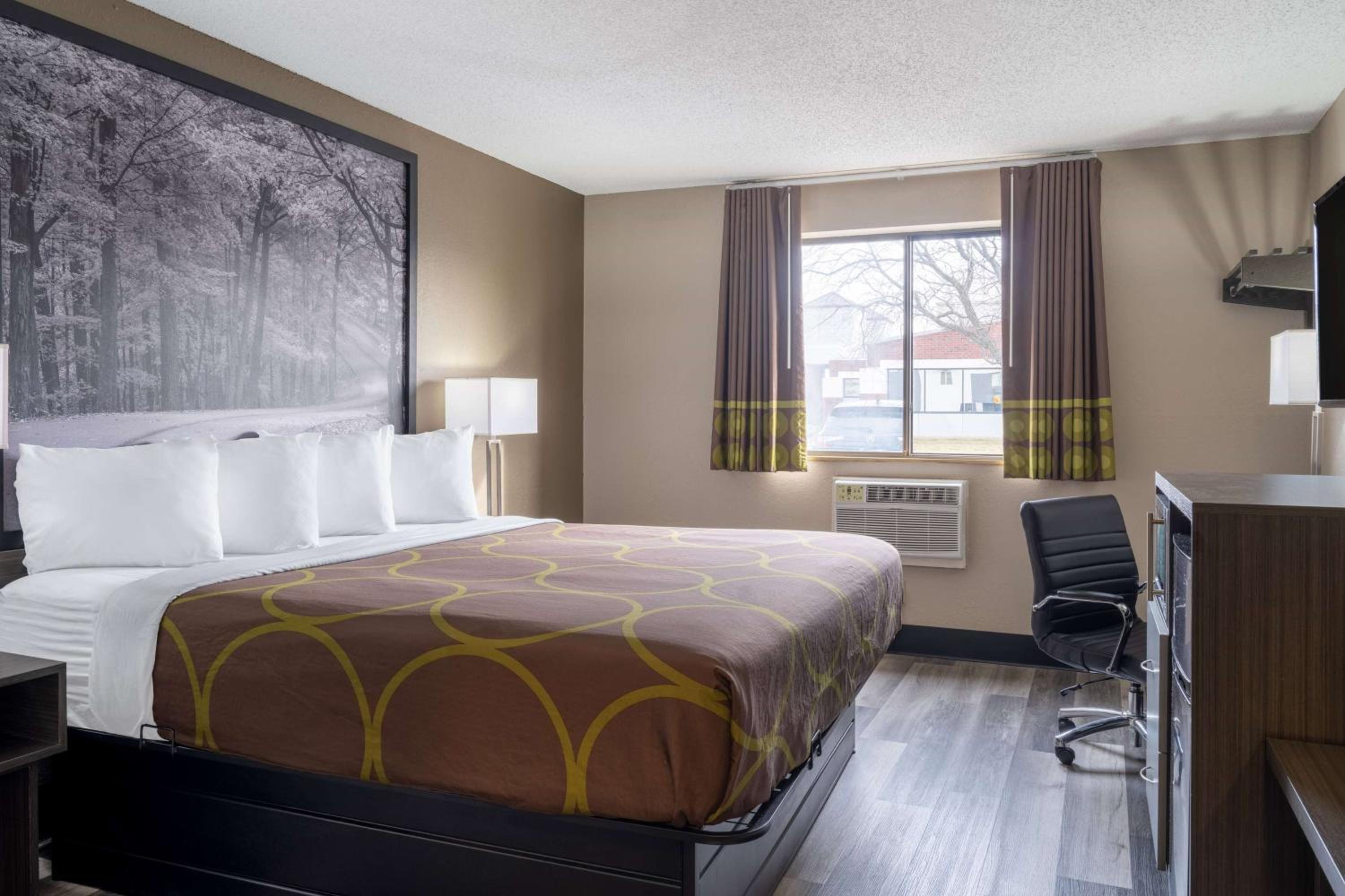 King Room - Non-Smoking - Photo 4