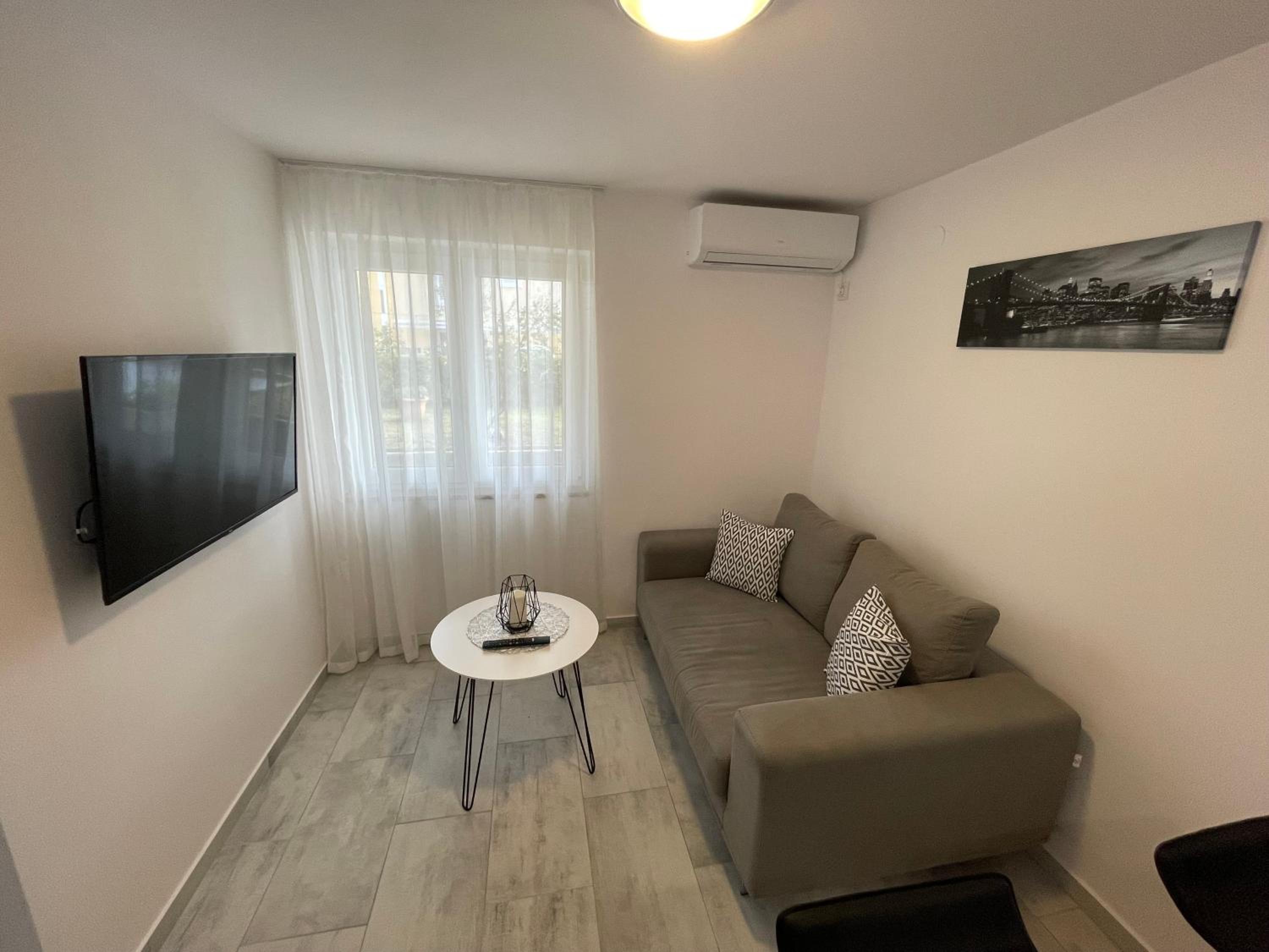 One-Bedroom Apartment photo 1