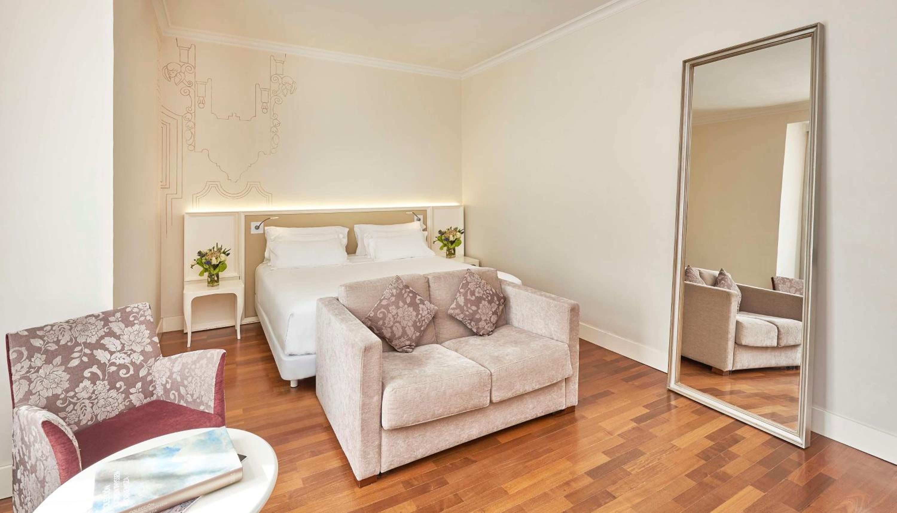 Superior Double or Twin Room with View - Photo 3