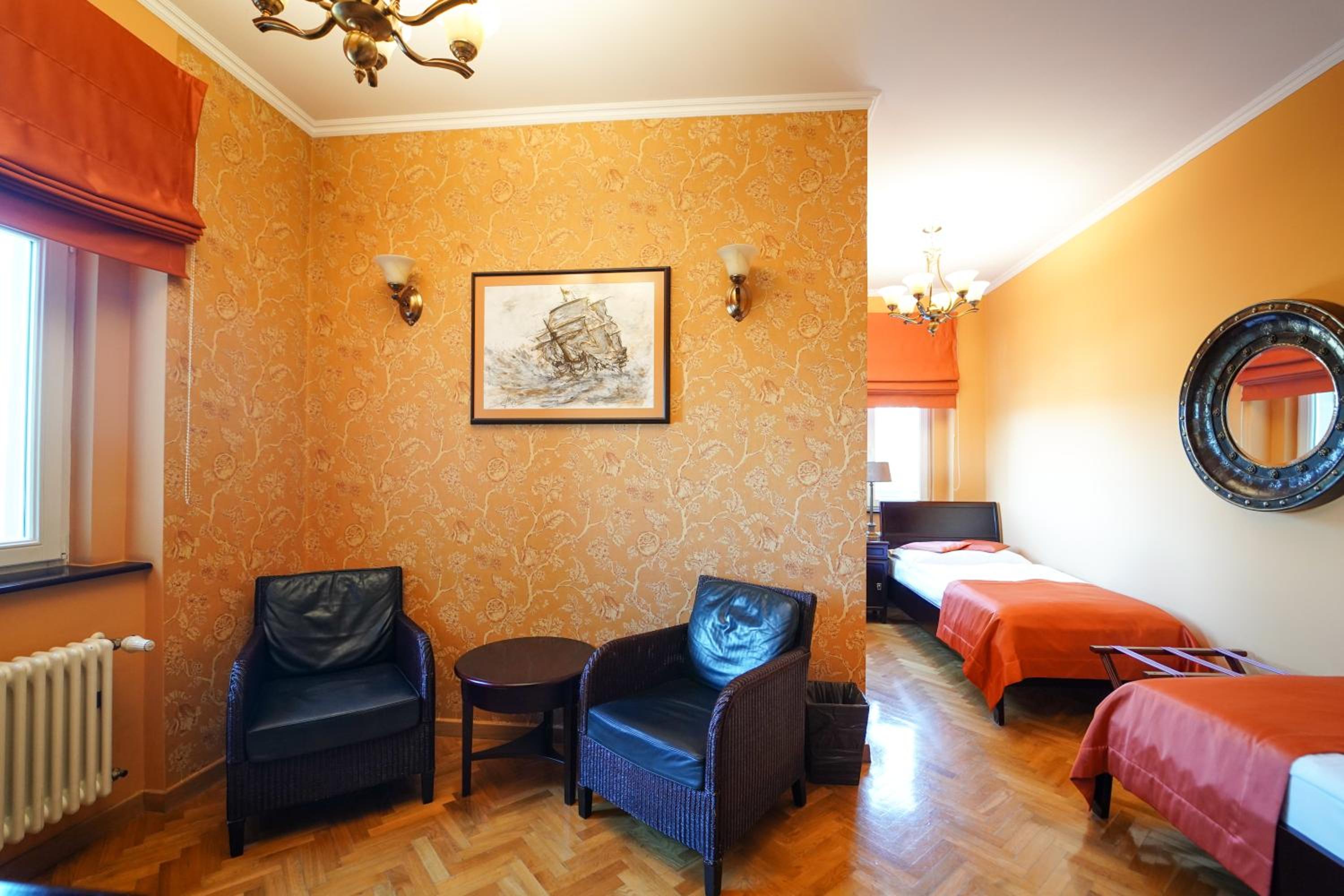 Standard Twin Room - Photo 6