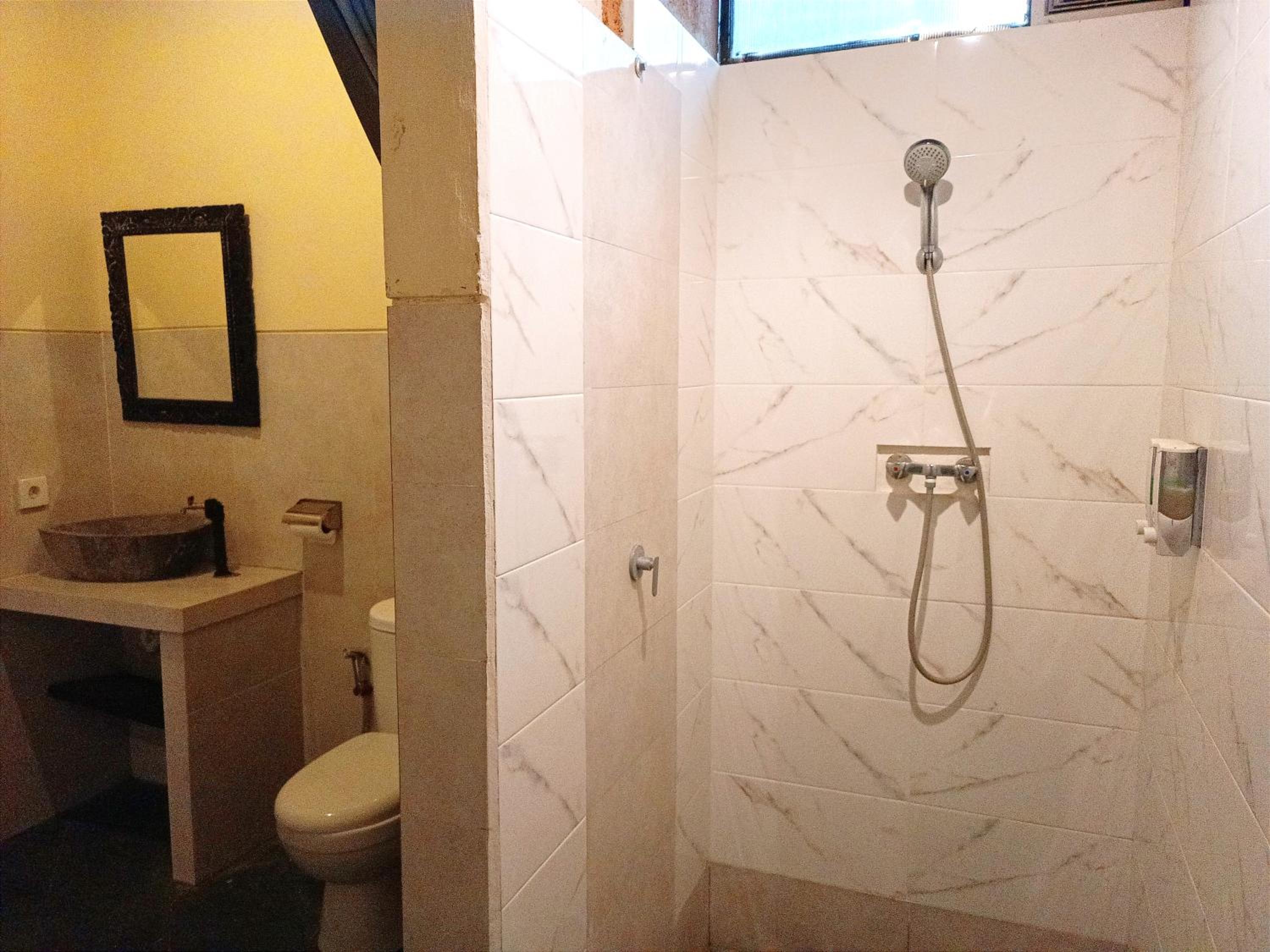 Shocking Deal- Double Room AC with Terrace - Photo 6