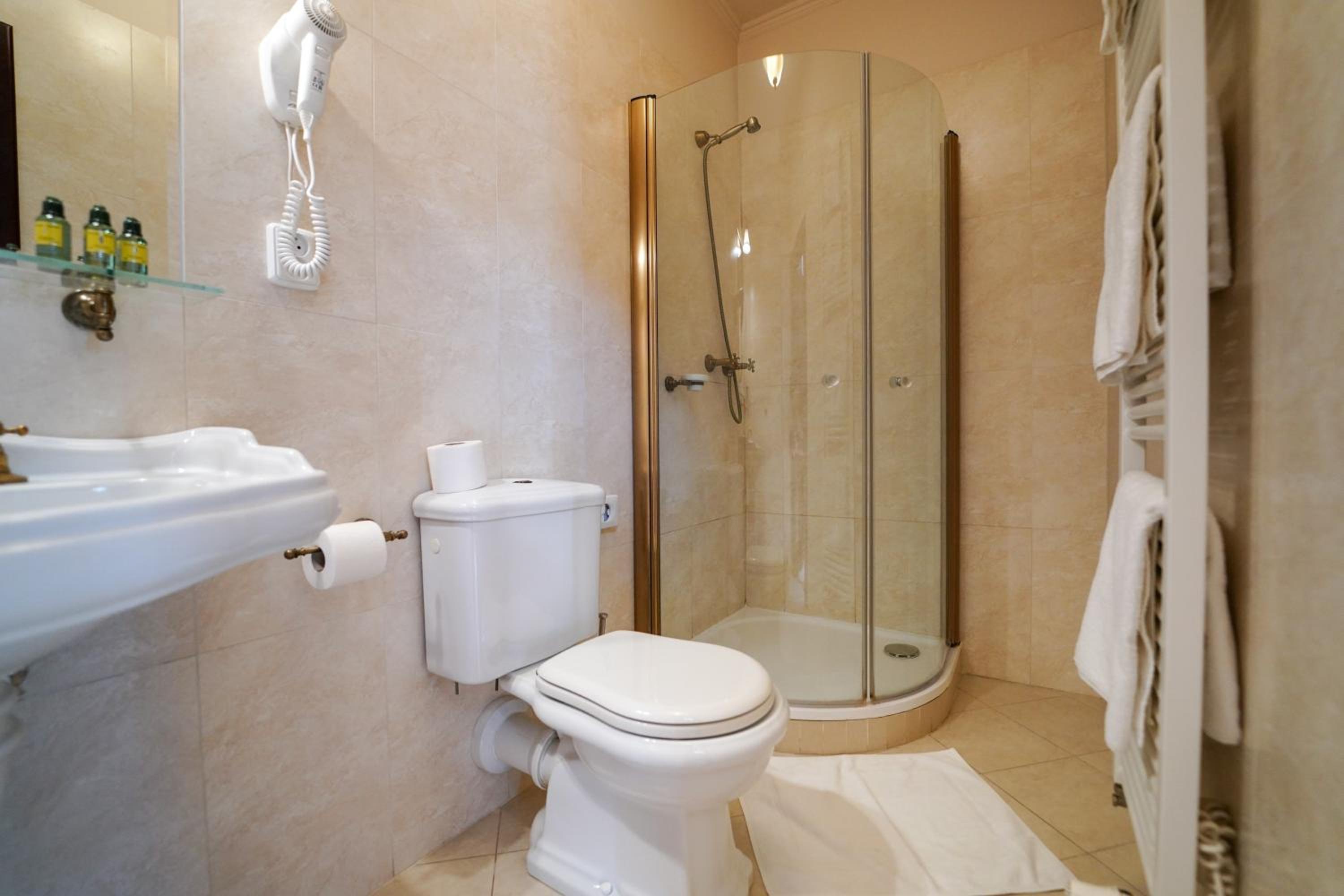 Standard Double or Twin Room - Photo 3