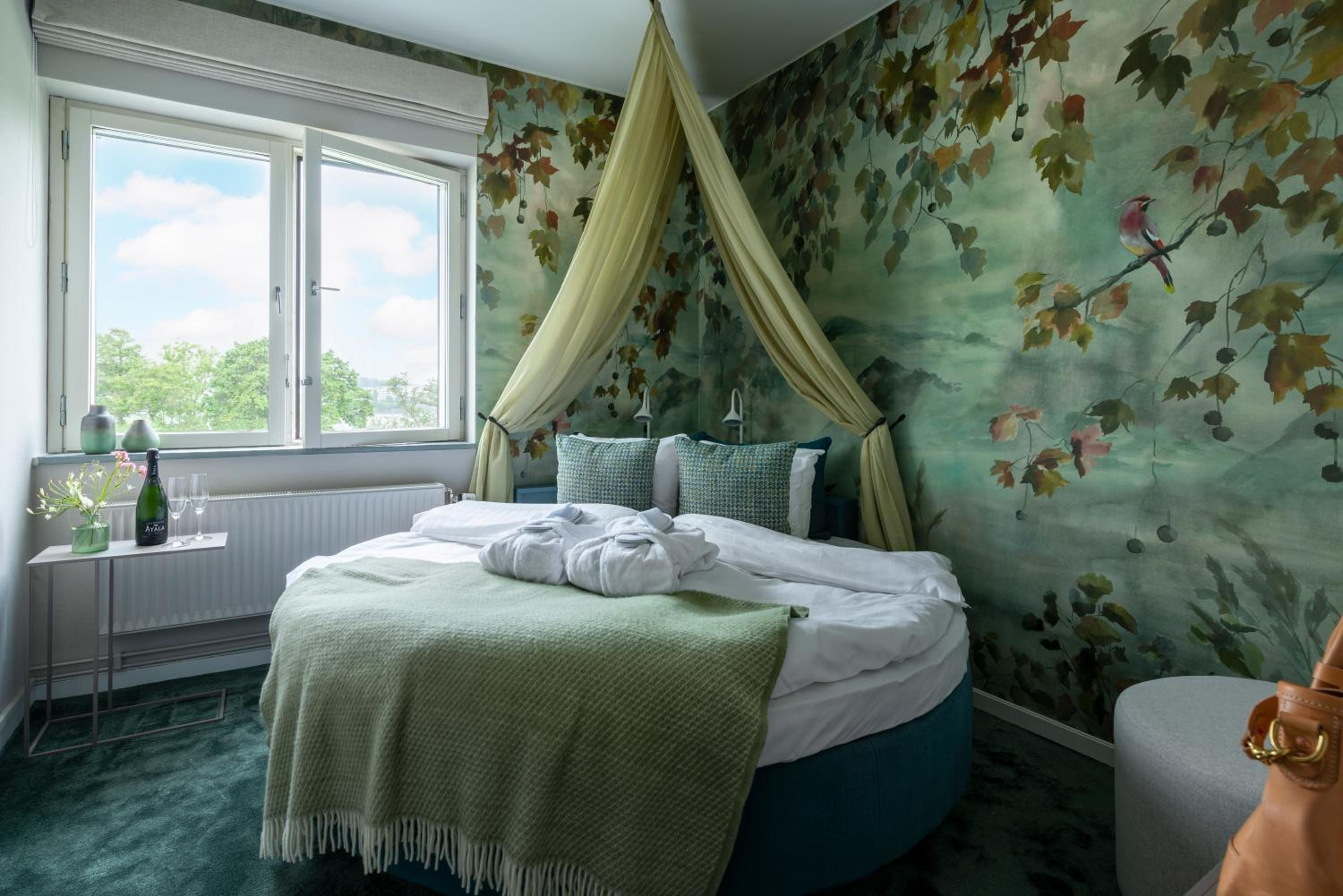 Superior Queen Room with Round Bed (Excluding Spa) photo 1