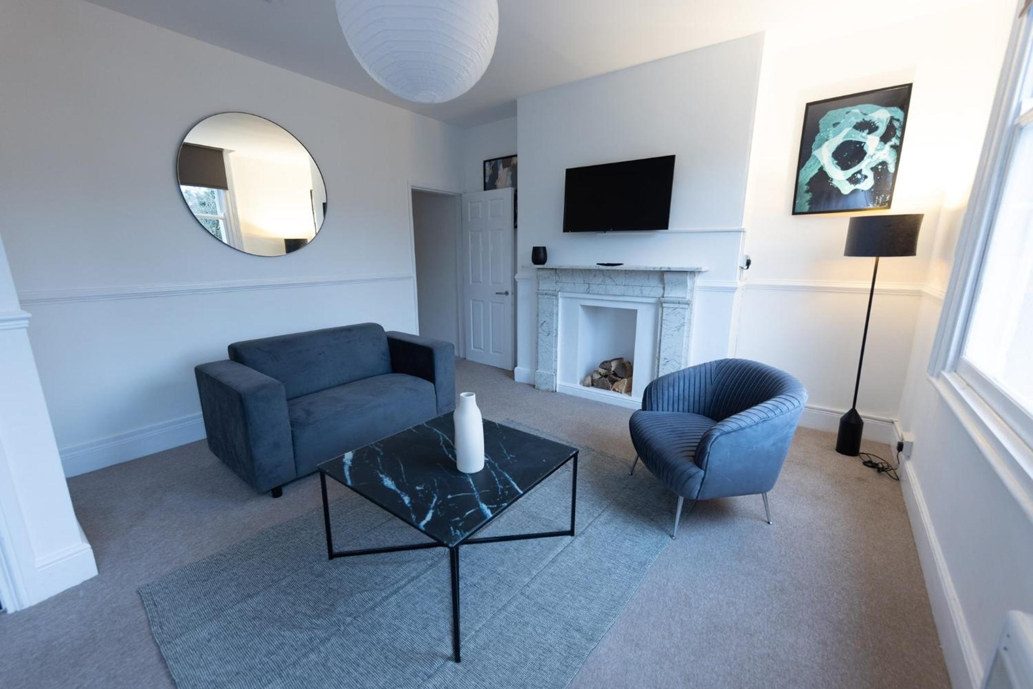 One-Bedroom Superior Apartment photo 2