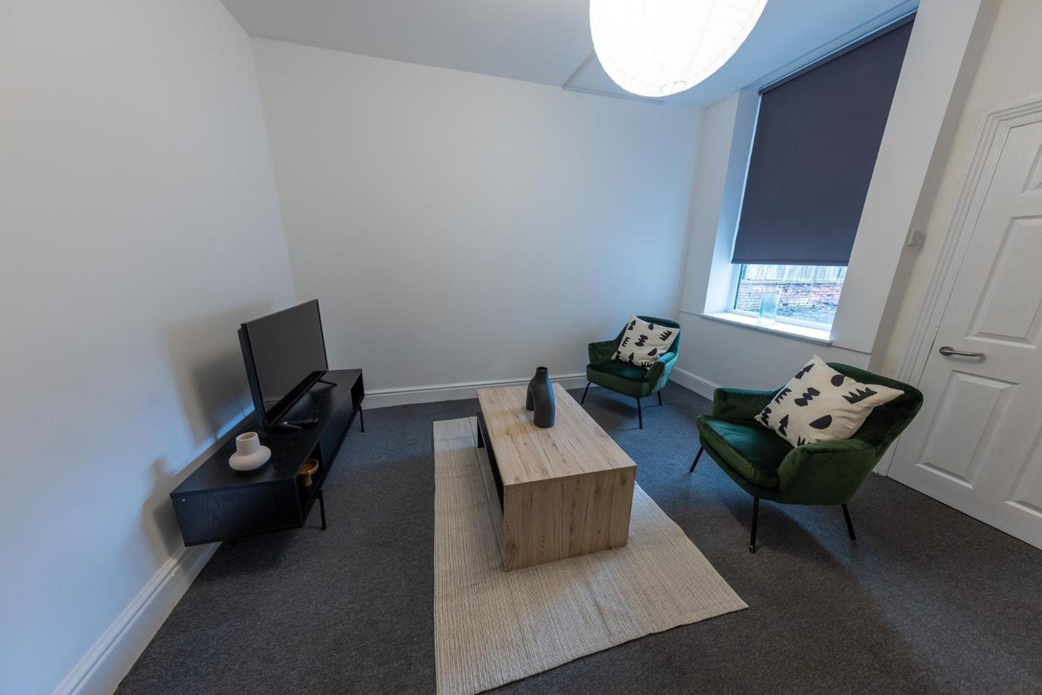 Deluxe One-Bedroom Apartment photo 1