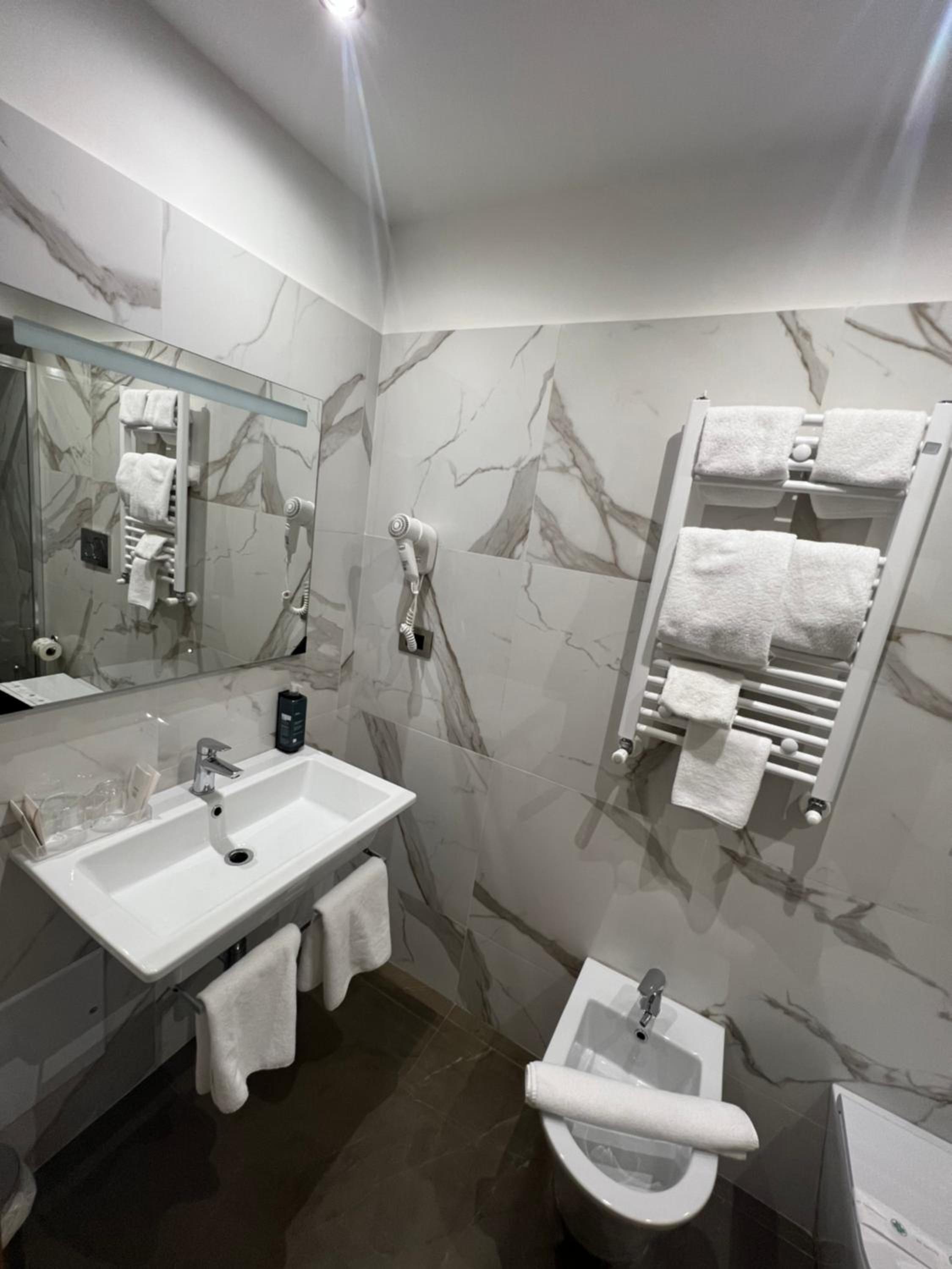 Quadruple Room - Photo 2