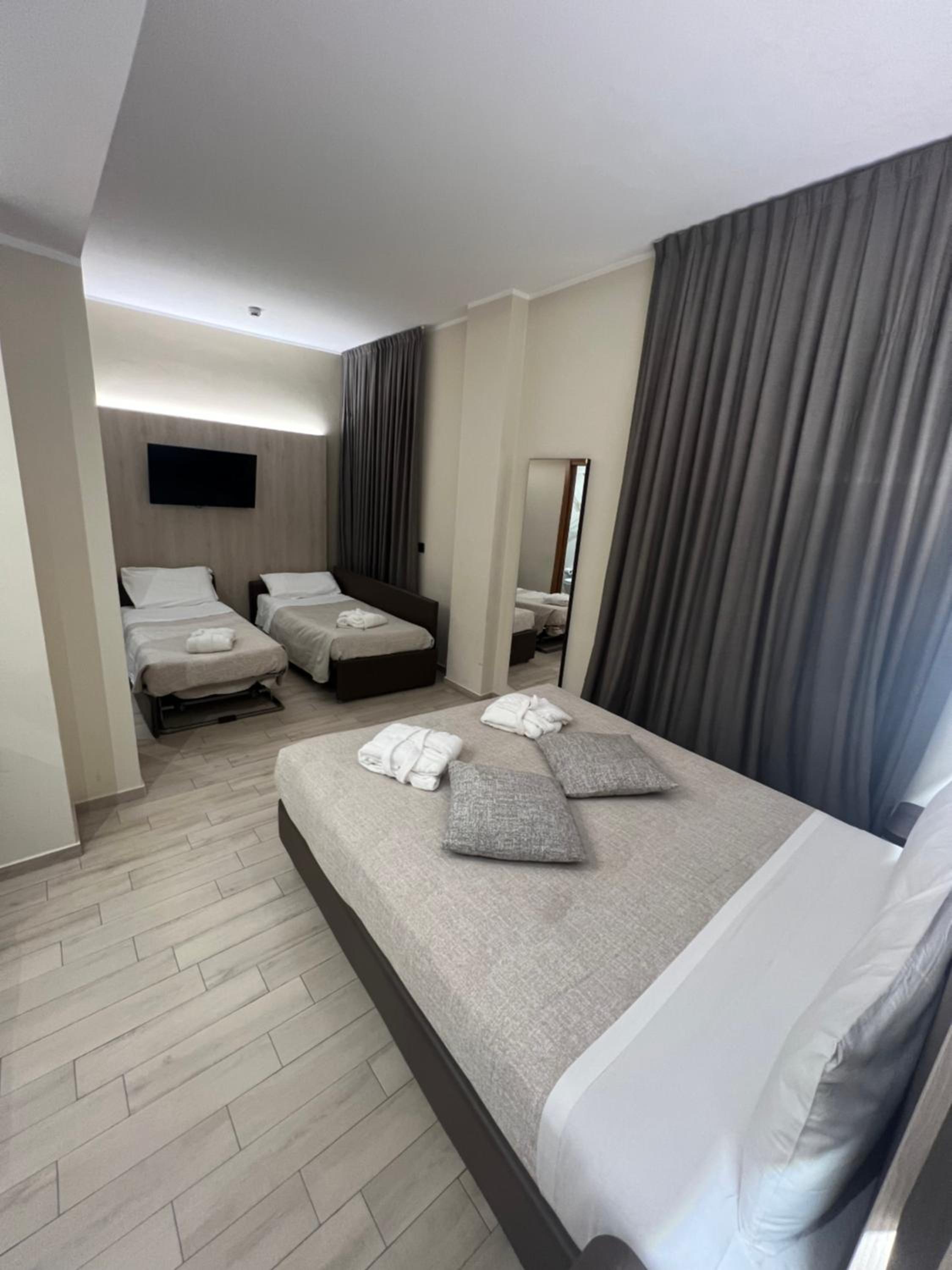 Quadruple Room - Photo 3