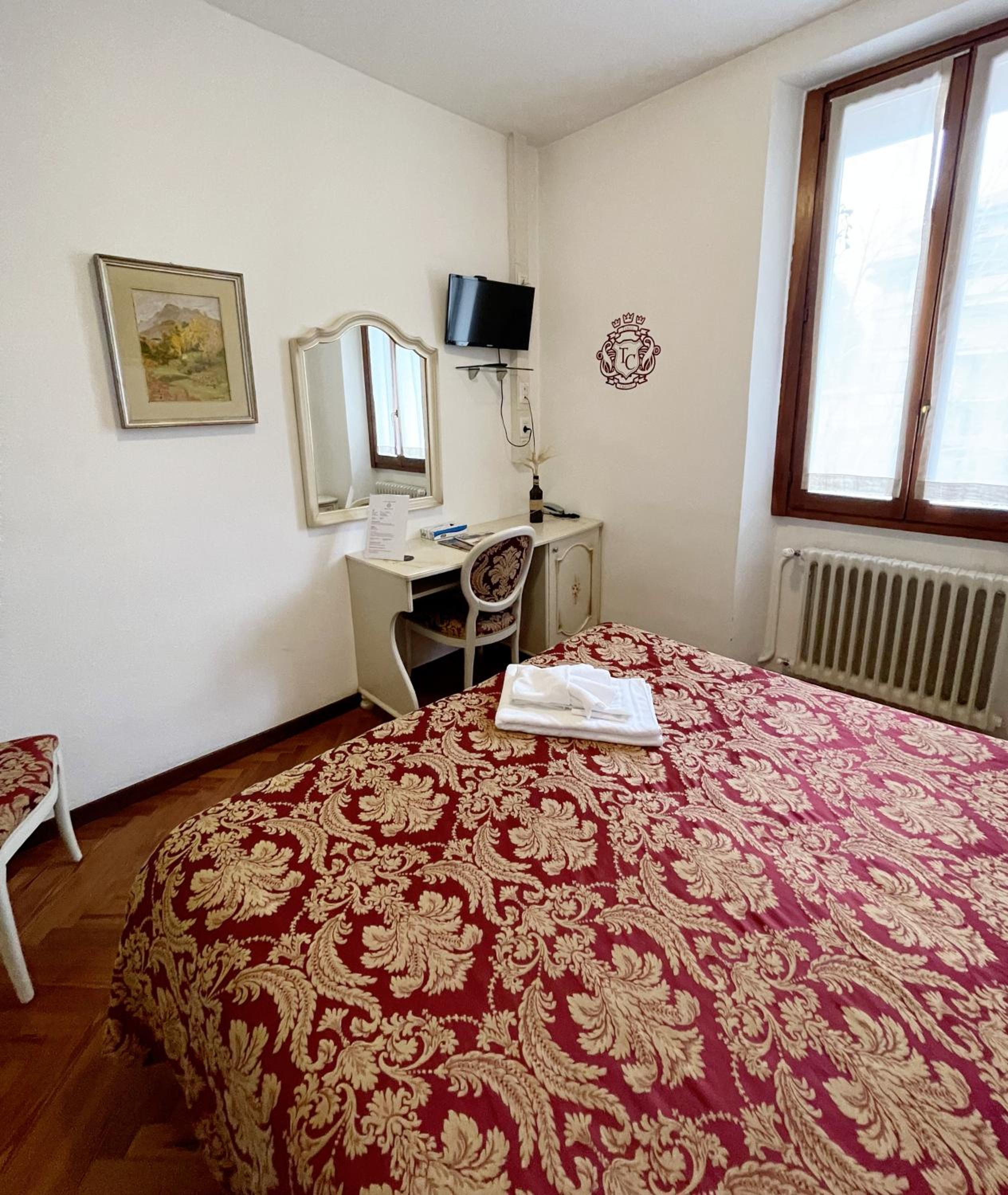 Standard Double or Twin Room photo 2