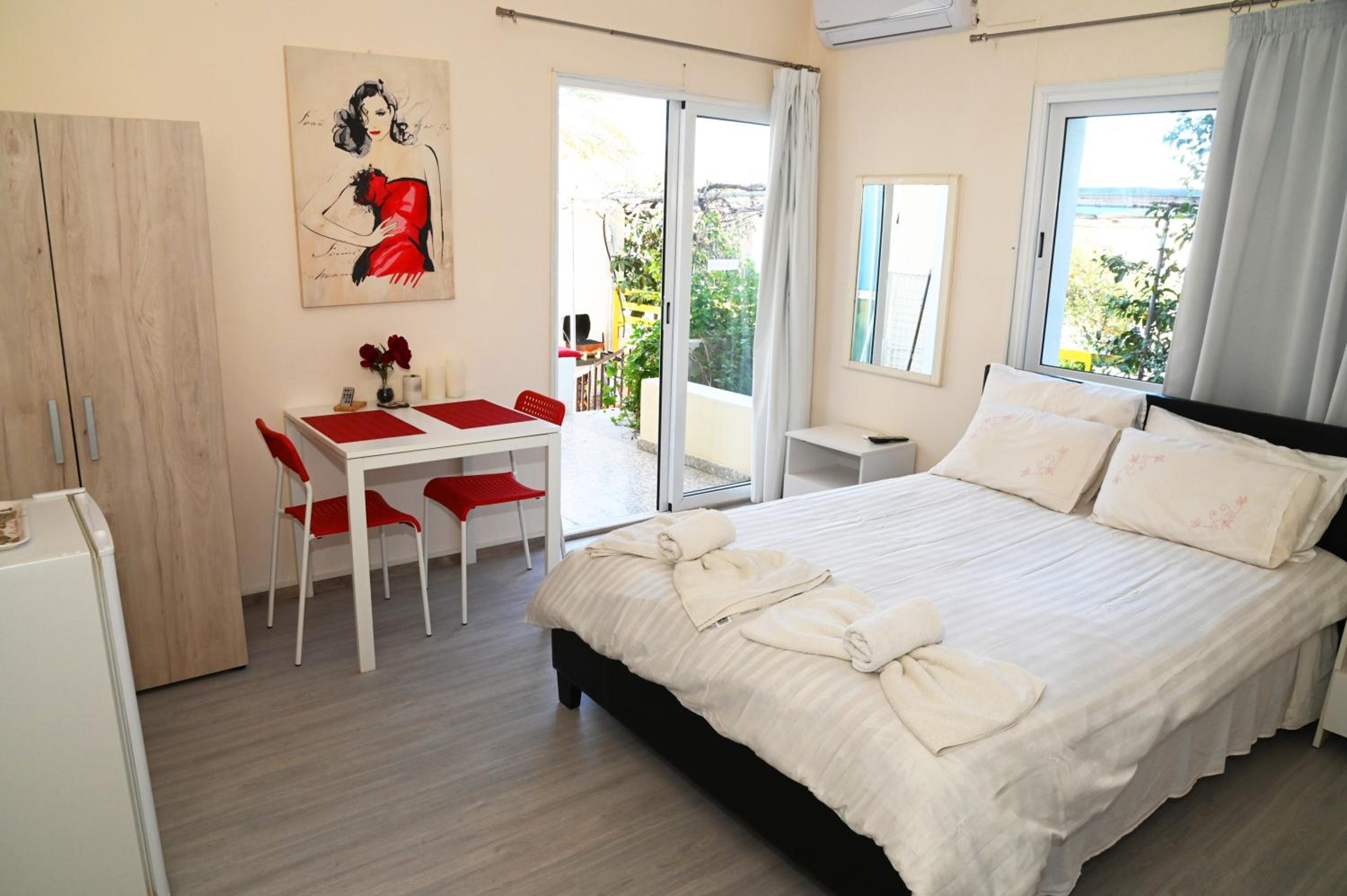 Studio Apartment photo 1