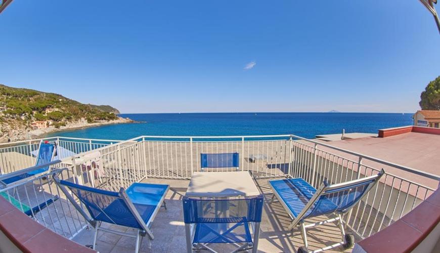 Deluxe Triple Room with Sea View photo 1