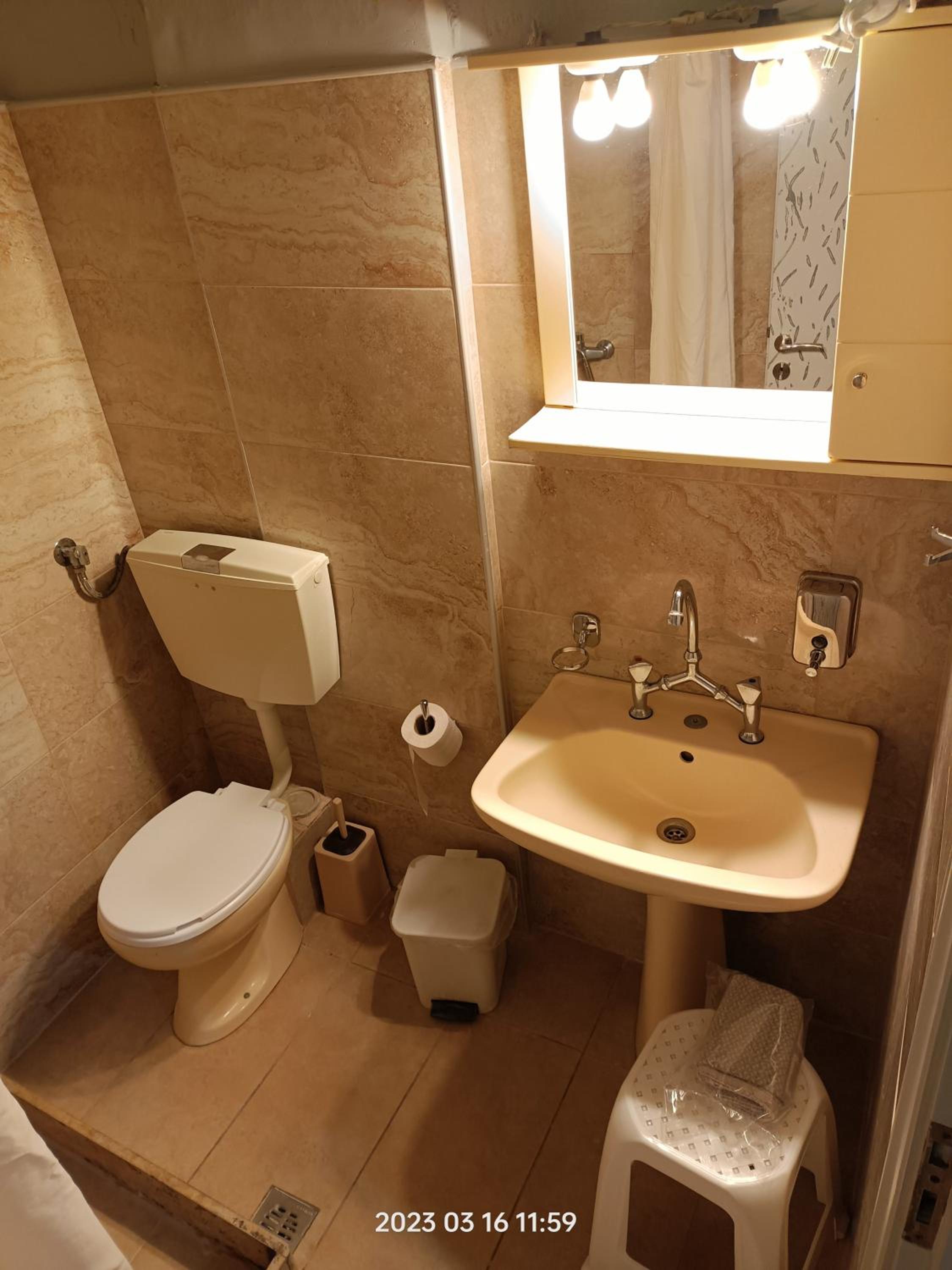 Budget Double Room - Photo 5