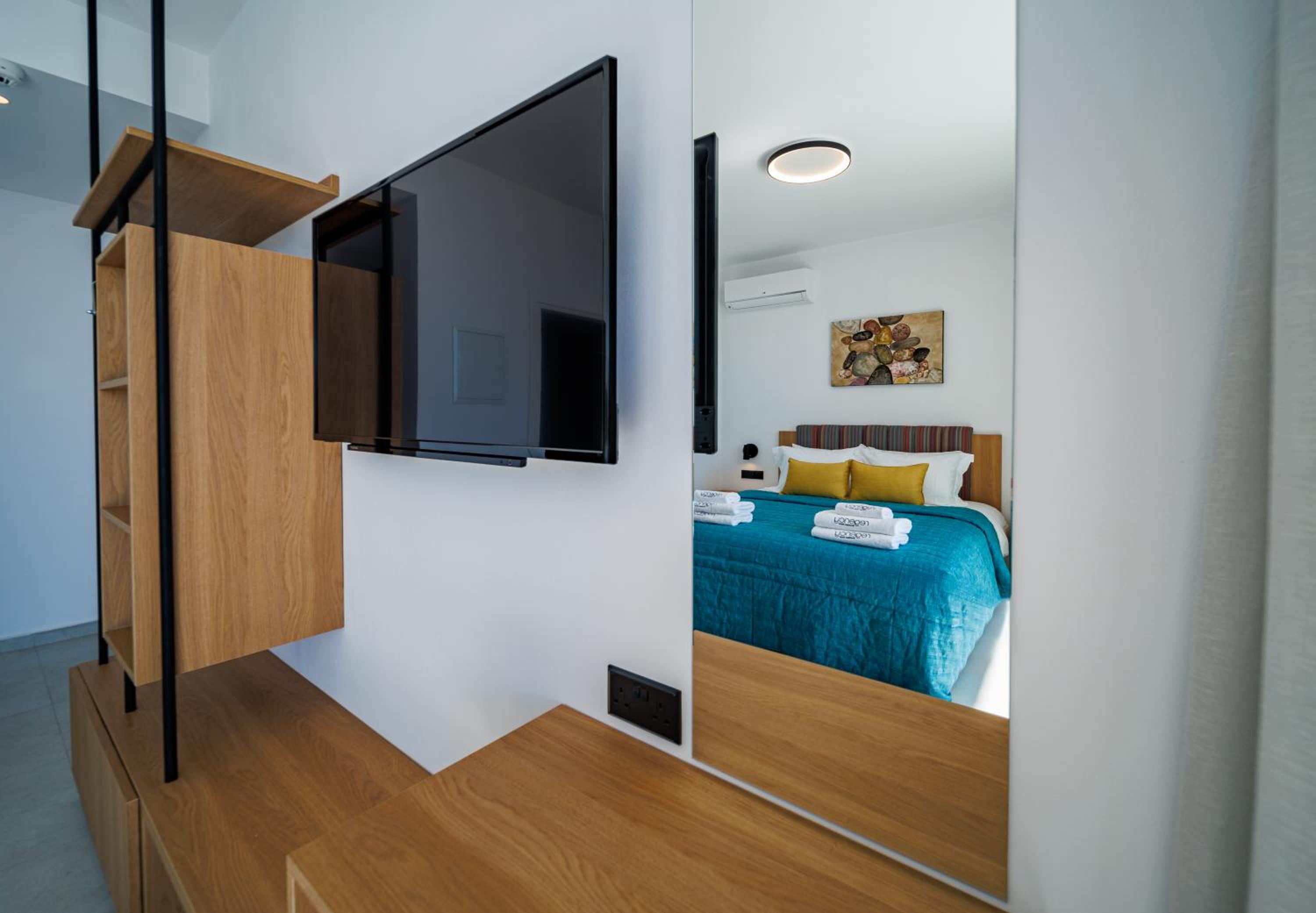 Double Room with Balcony - Photo 1