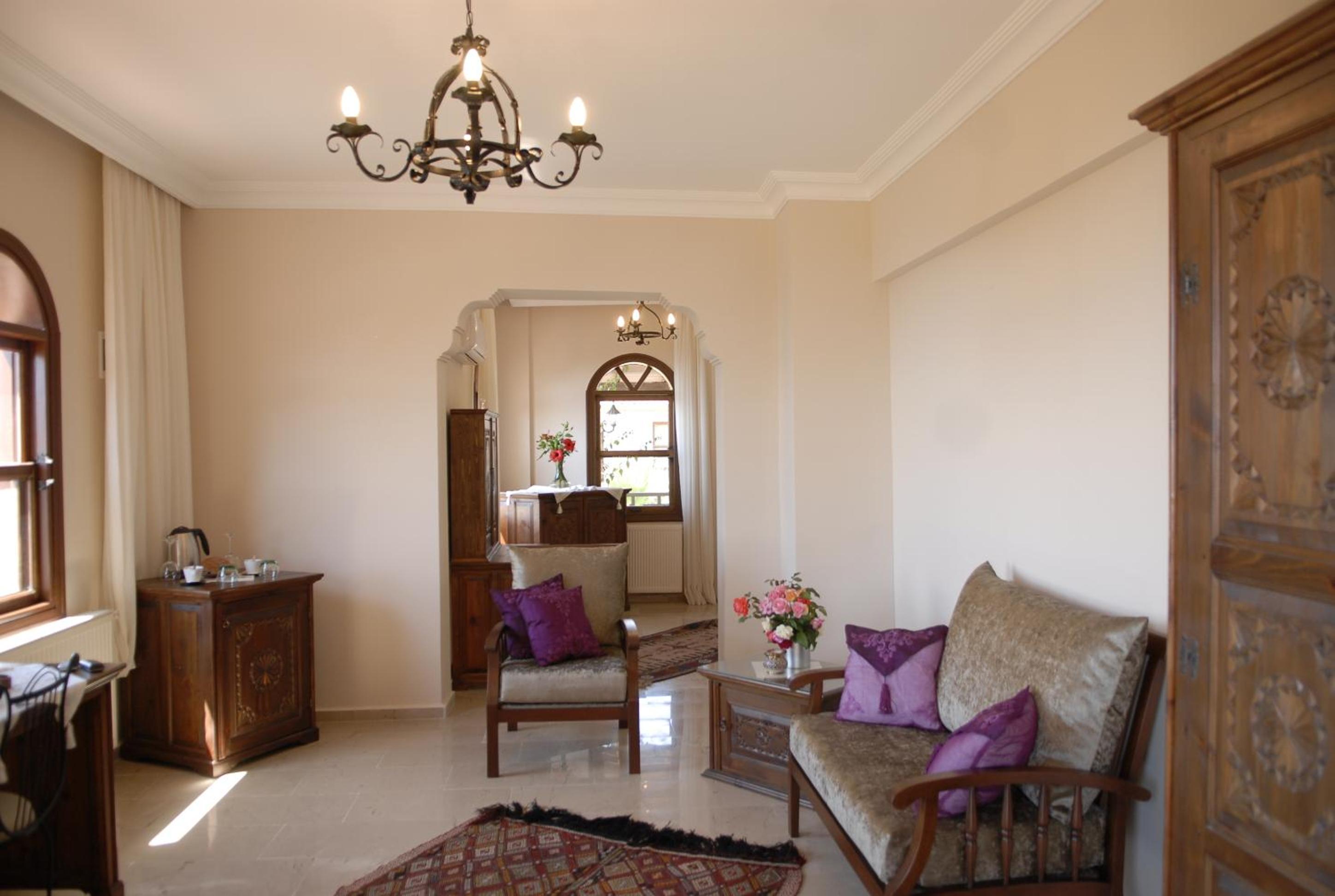 Deluxe Suite with Terrace & Jacuzzi photo 2