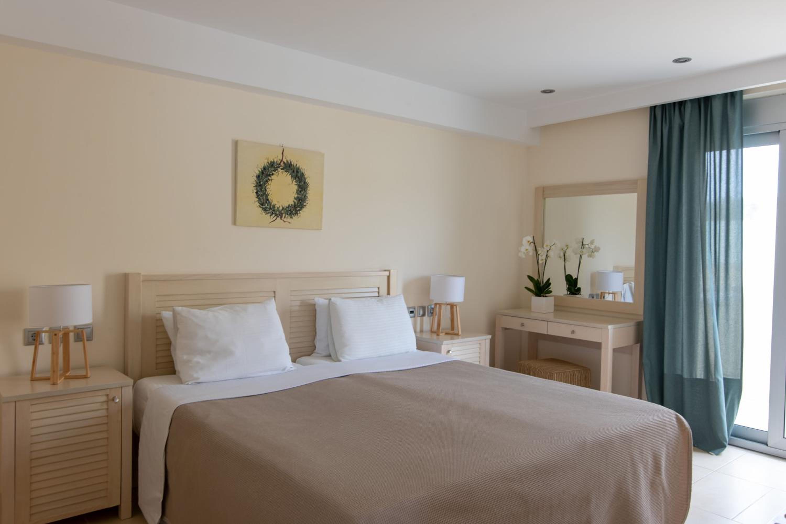 2 Bedroom 2 Bathroom Residence with Sea View photo 2