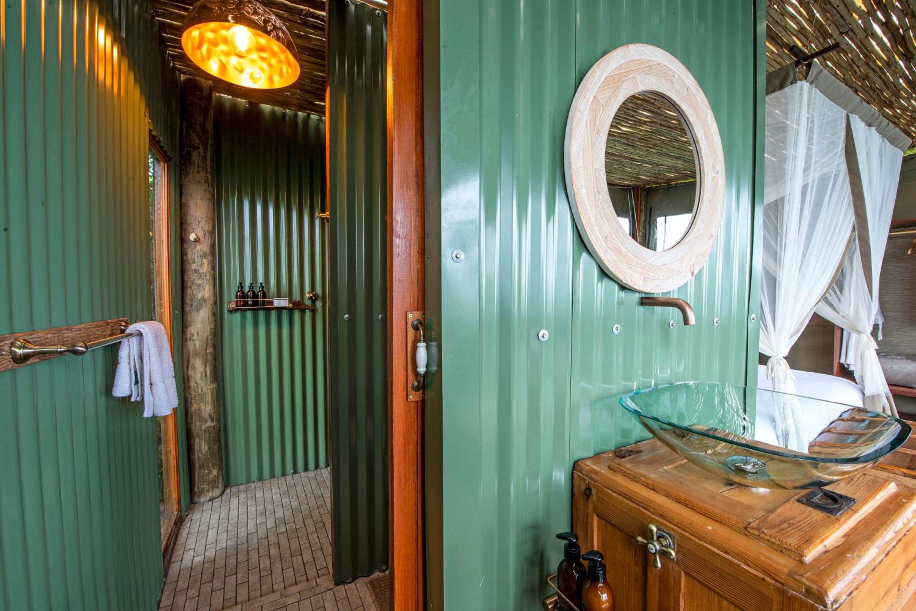 Double Room with Private Bathroom - Photo 11