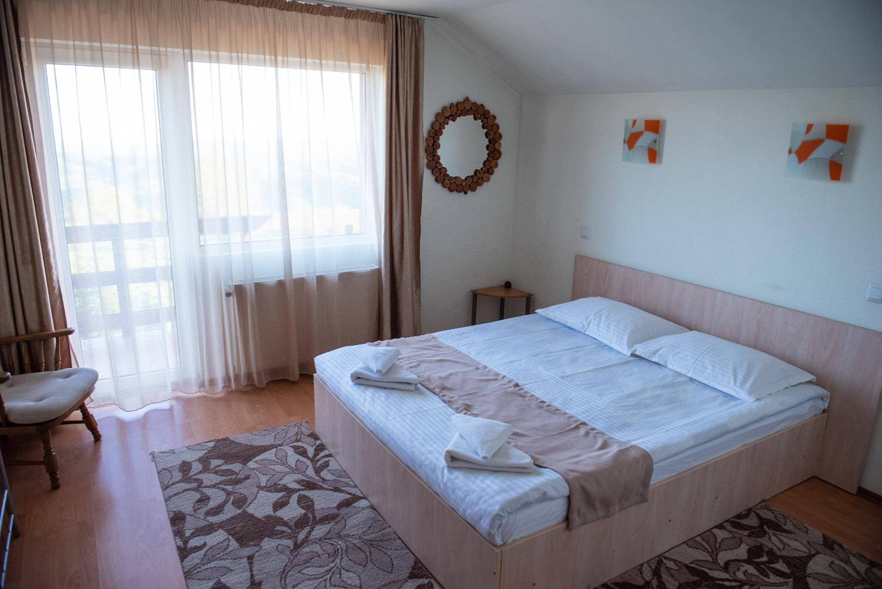 Deluxe One-Bedroom Apartment with Garden View photo 2