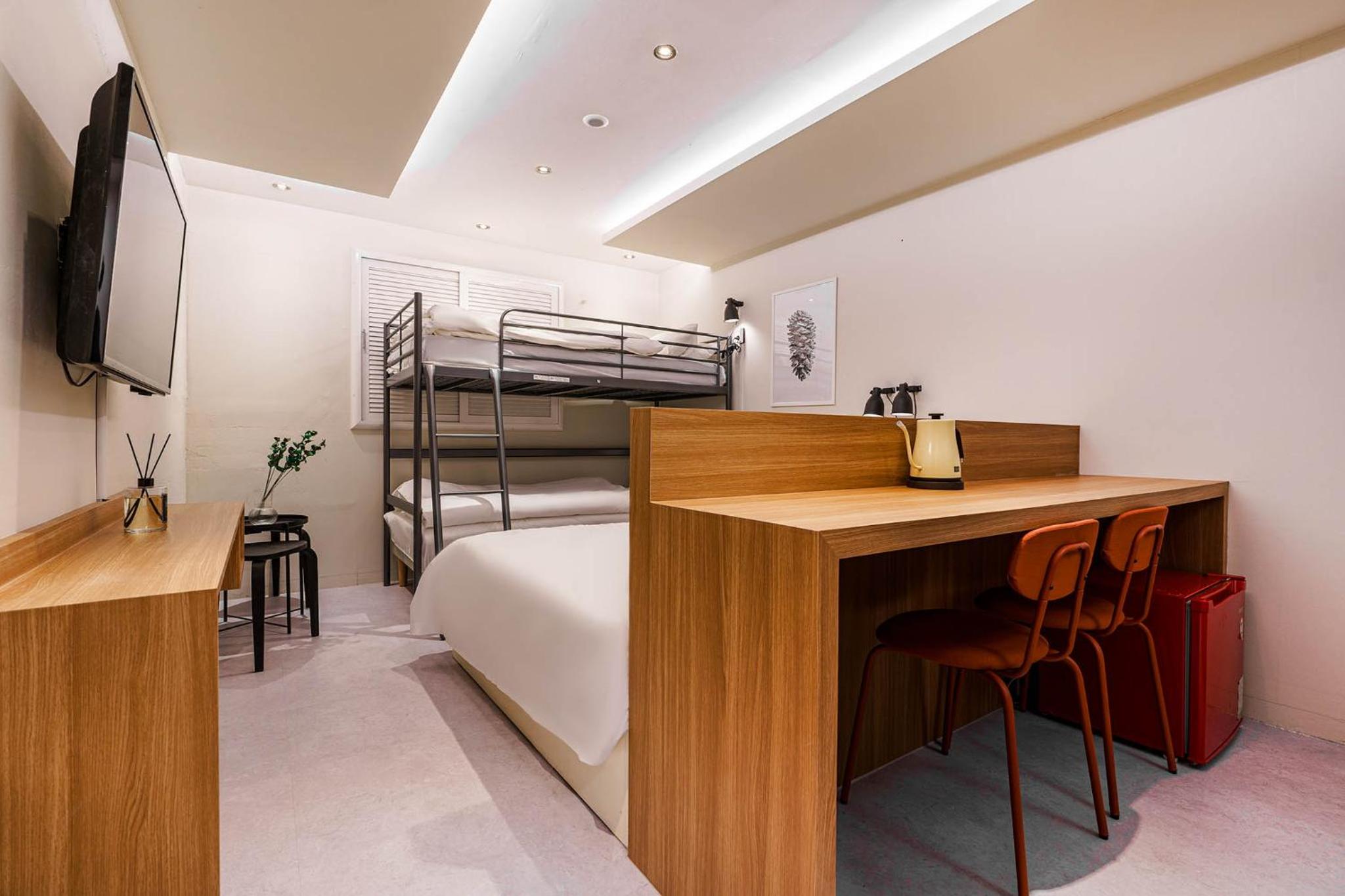 Duplex Quadruple Room - Photo 8