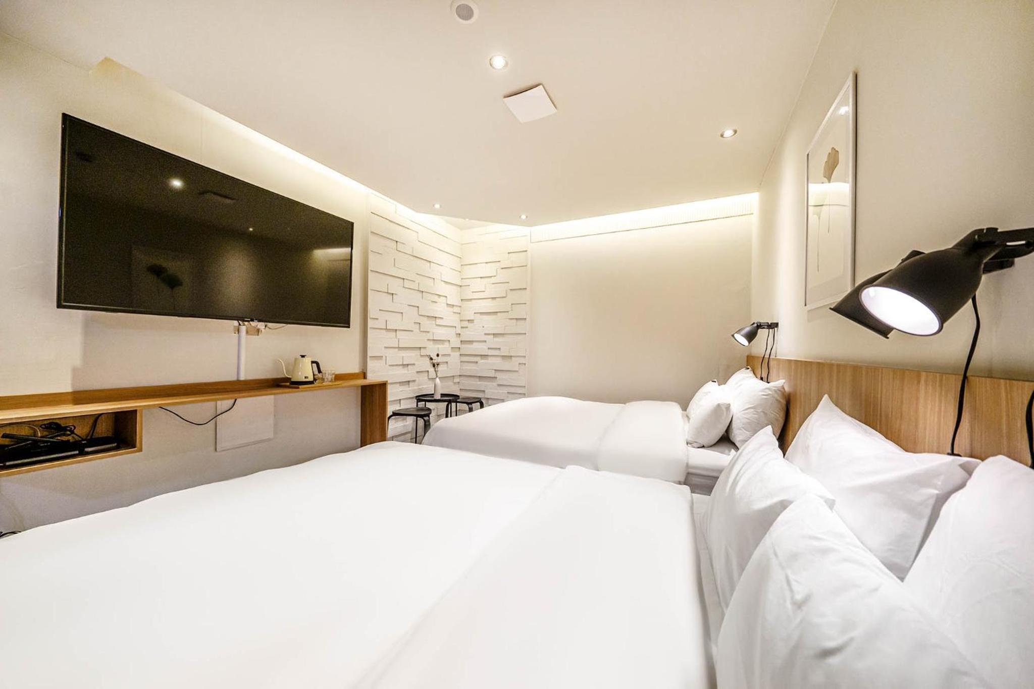 Deluxe Queen Room with Two Queen Beds - Photo 2