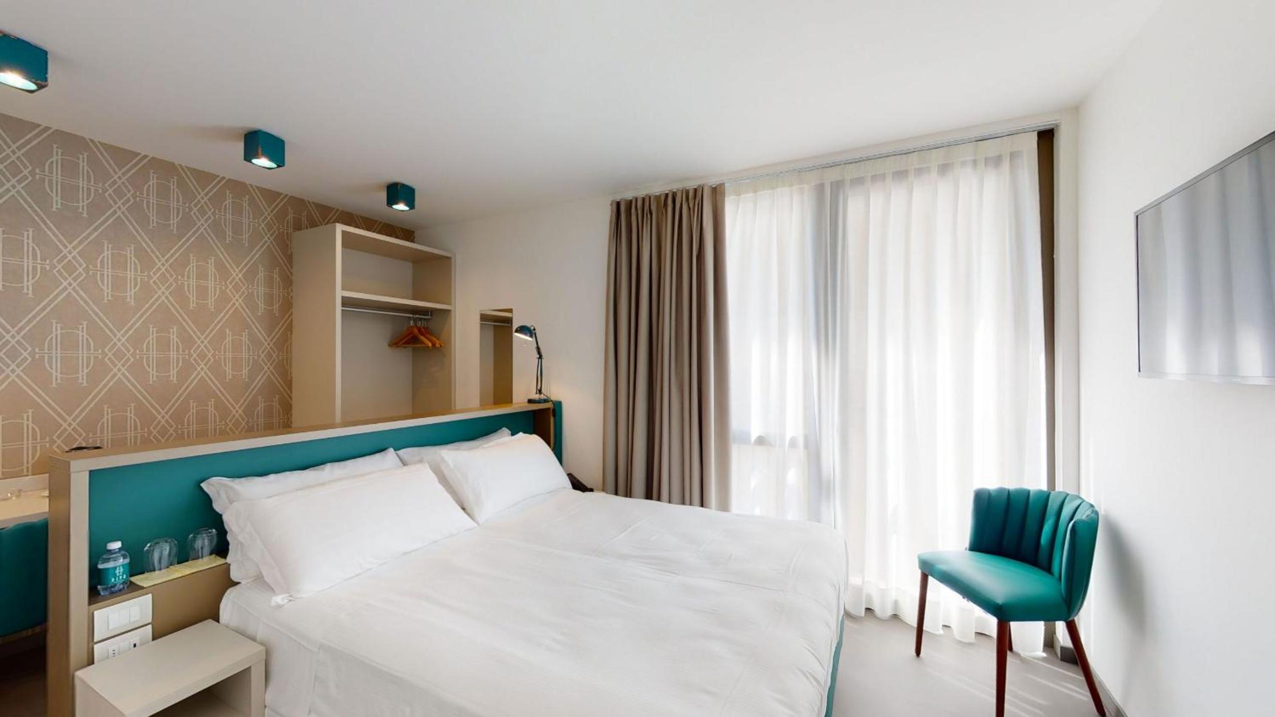 Classic Double or Twin Room - Photo 9