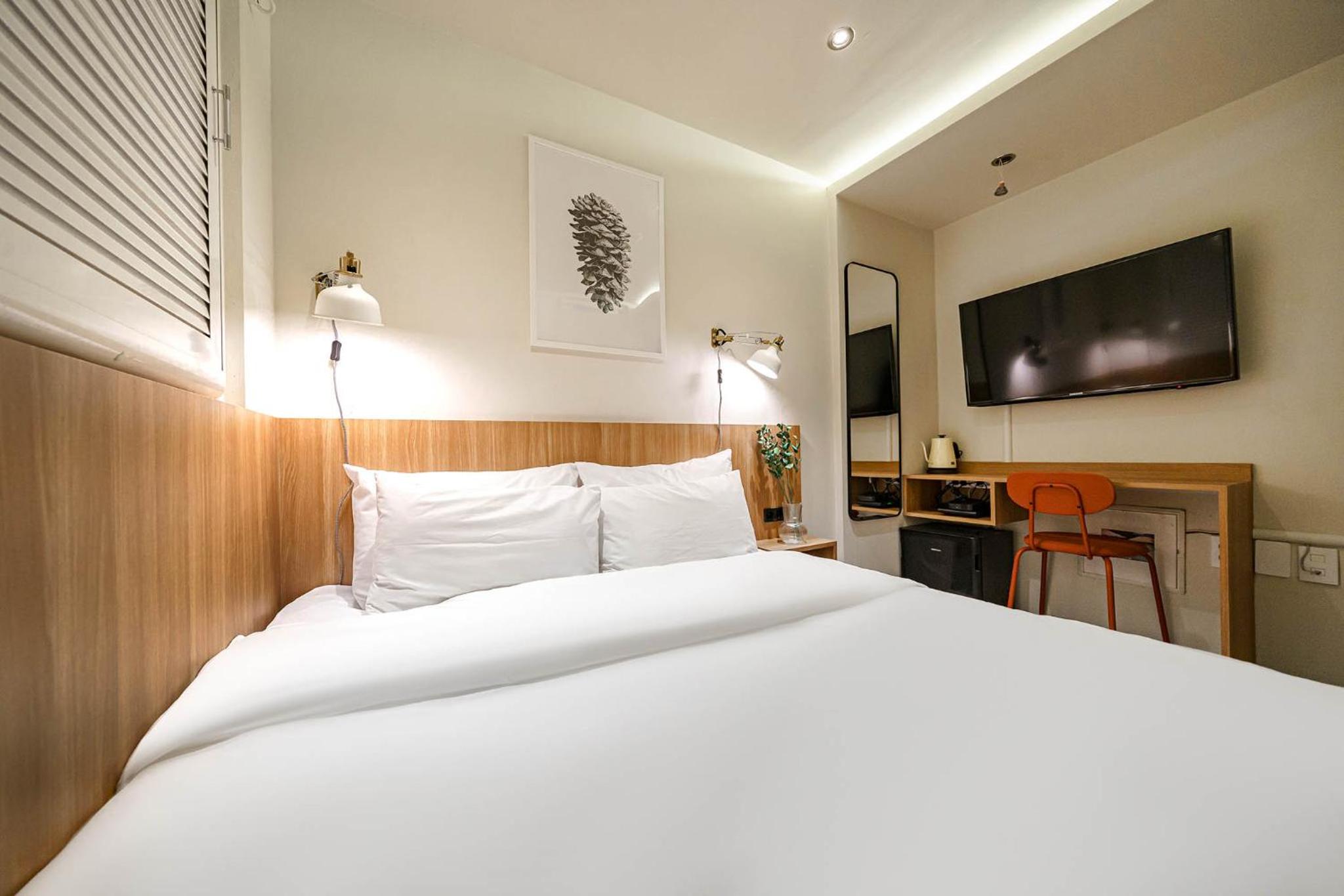 Double Room - Photo 8