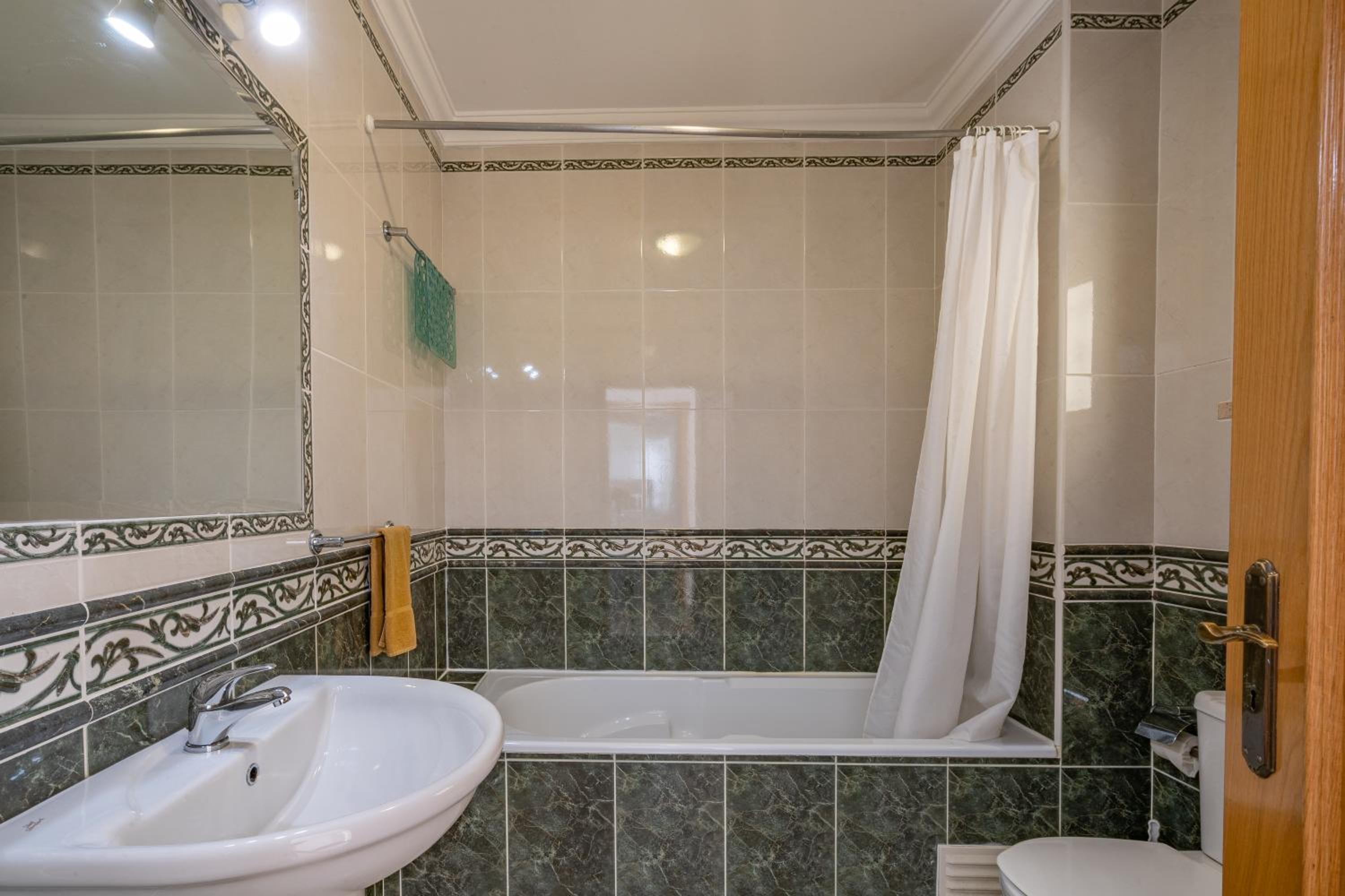One-Bedroom Apartment — the supplier's photographs — photo 3