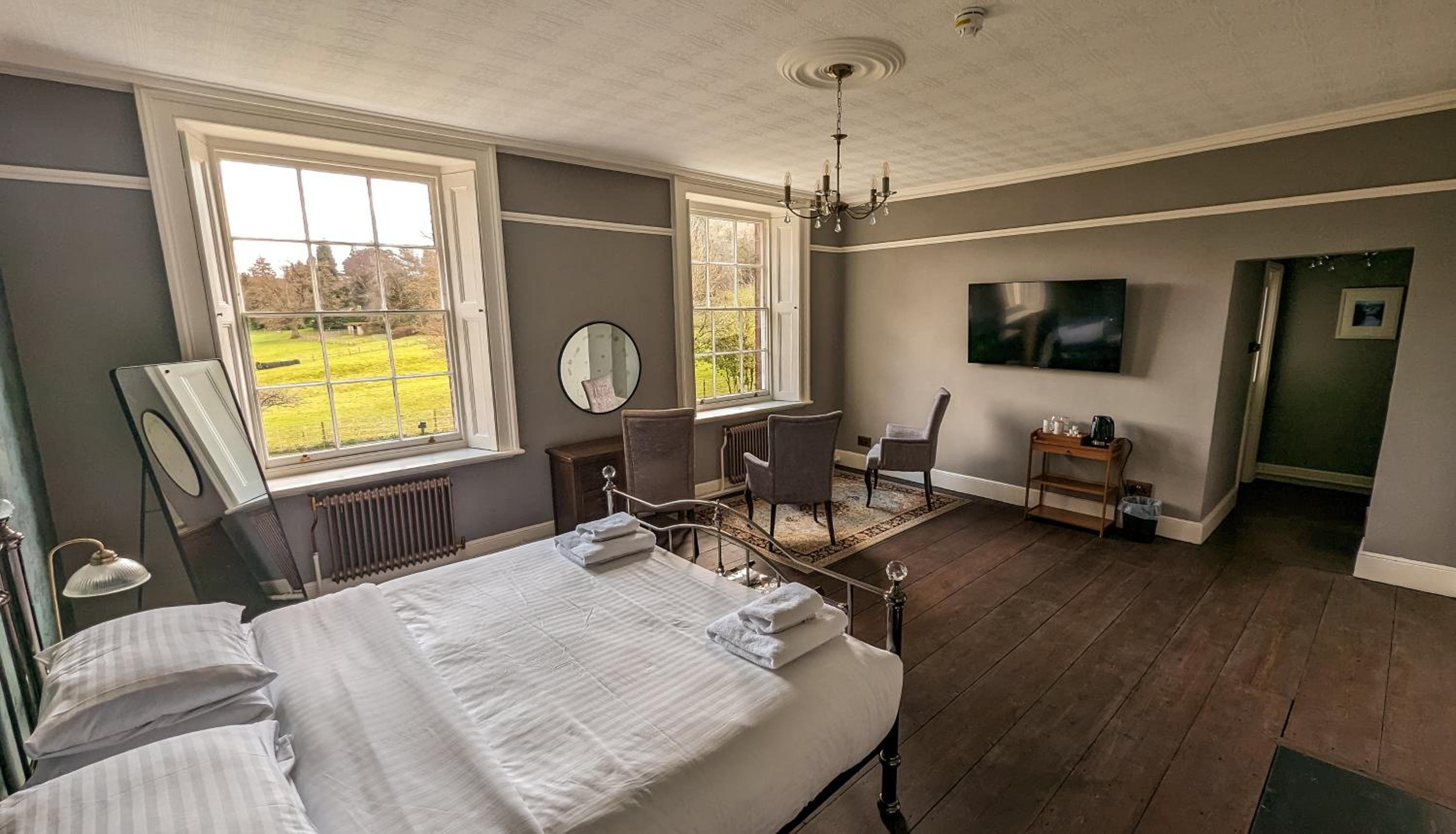 Deluxe king room
