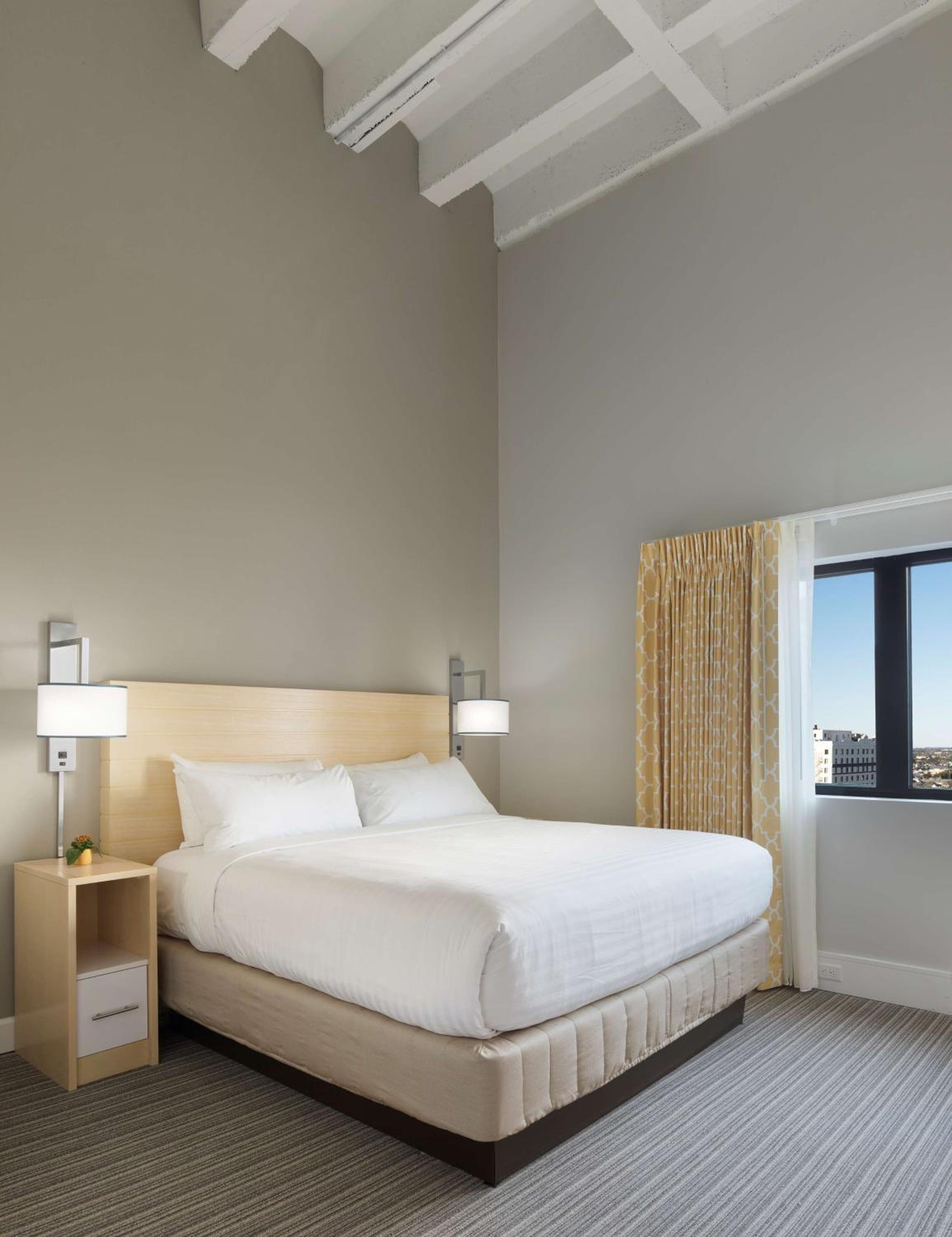 Two Bedroom Penthouse  Suite - Two Kings