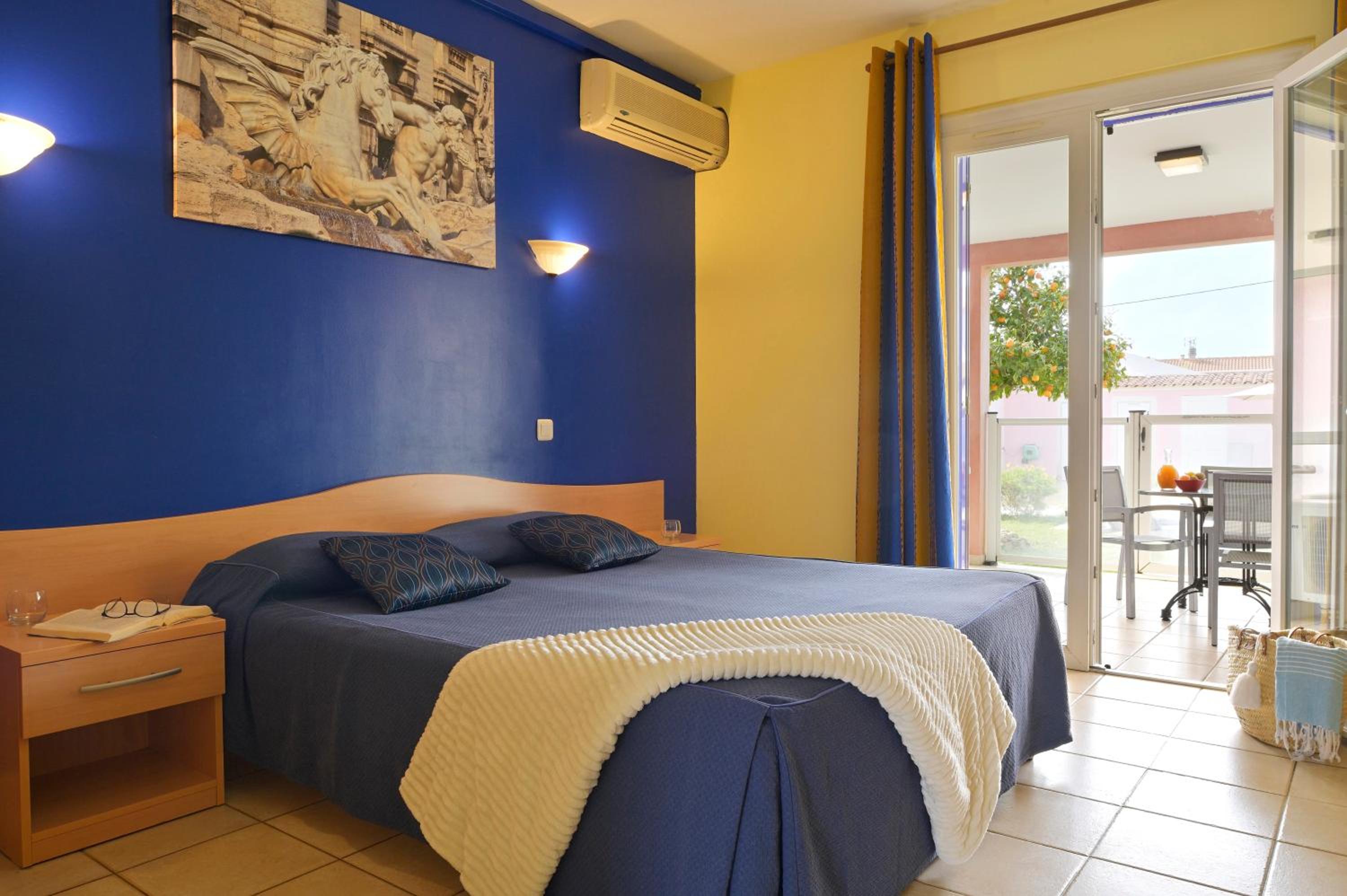 One-Bedroom Apartment (2 Adults + 2 Children) photo 3