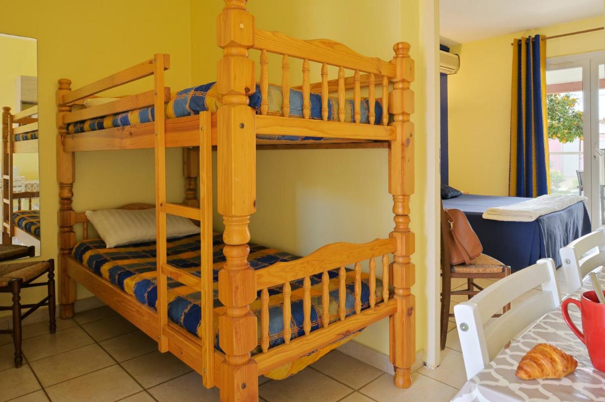 One-Bedroom Apartment (2 Adults + 2 Children) photo 2
