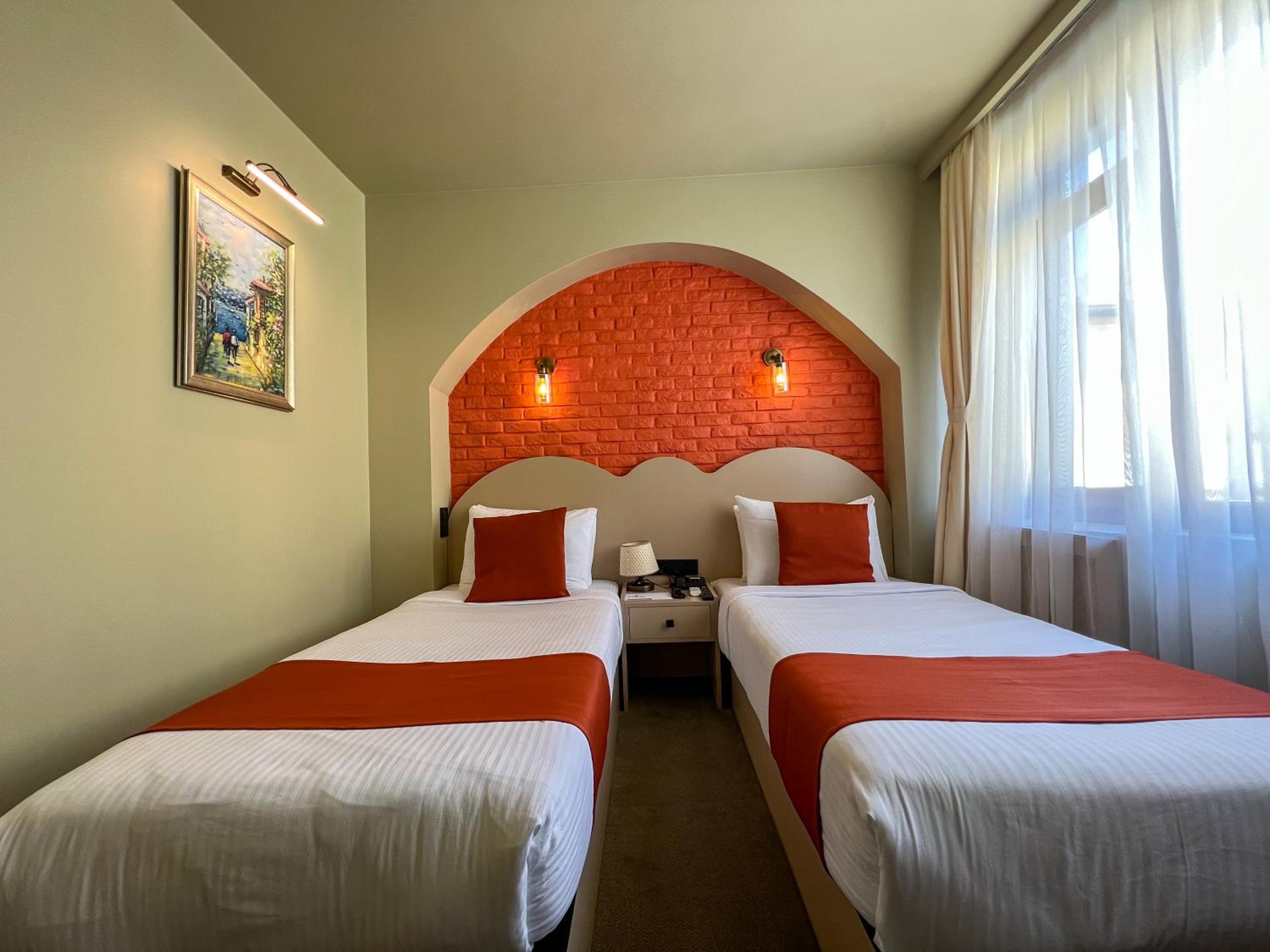 Standard Double or Twin Room photo 3