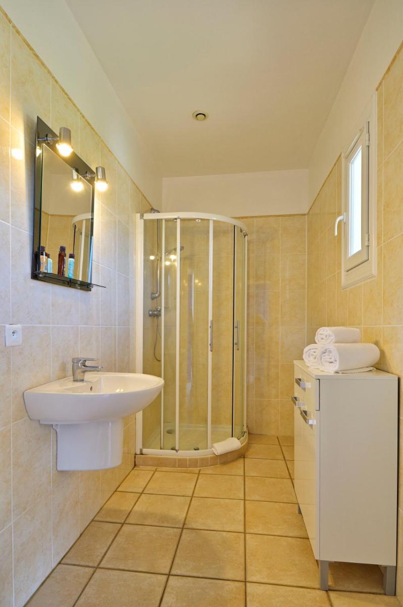 One-Bedroom Apartment with Sea View (4 Adults) photo 3
