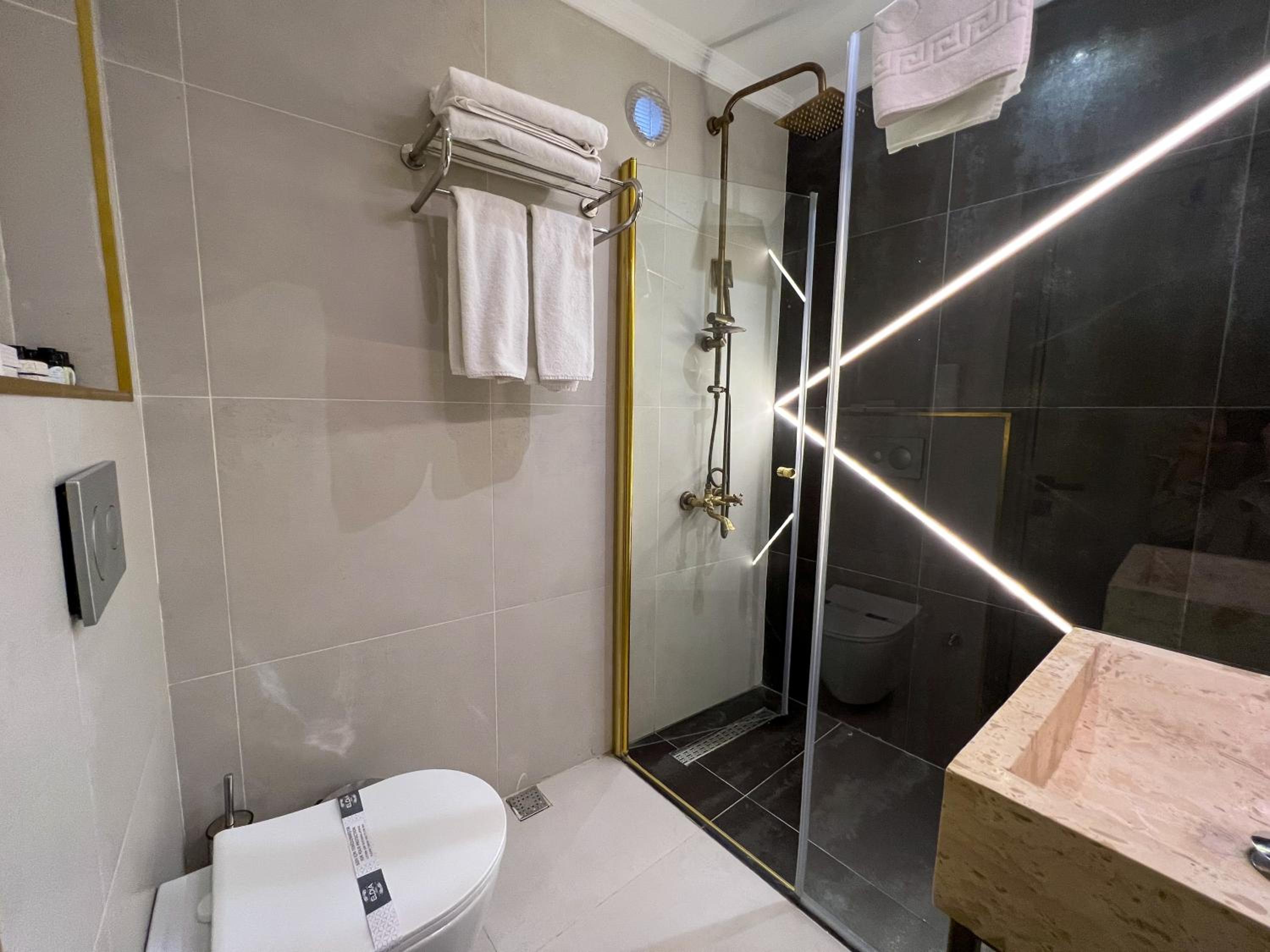 Standard Double or Twin Room photo 3