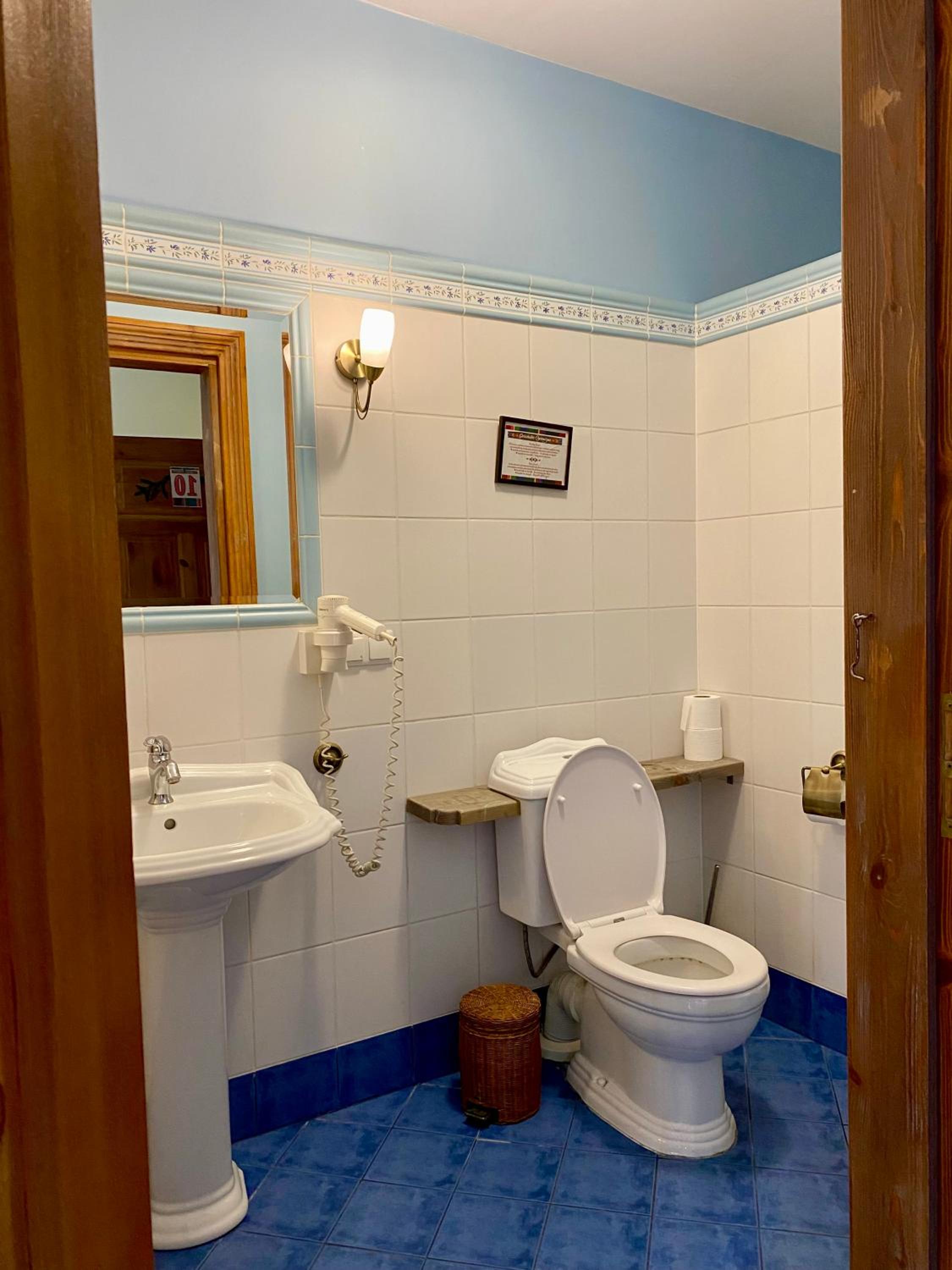 Double Room - Photo 8