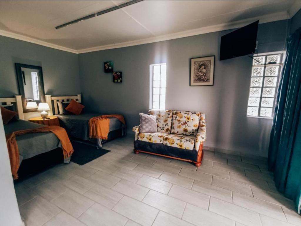 Budget Double Room - Photo 4