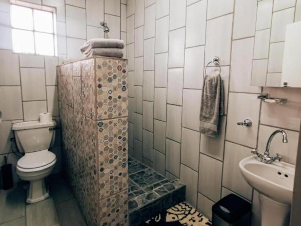 Budget Double Room - Photo 7