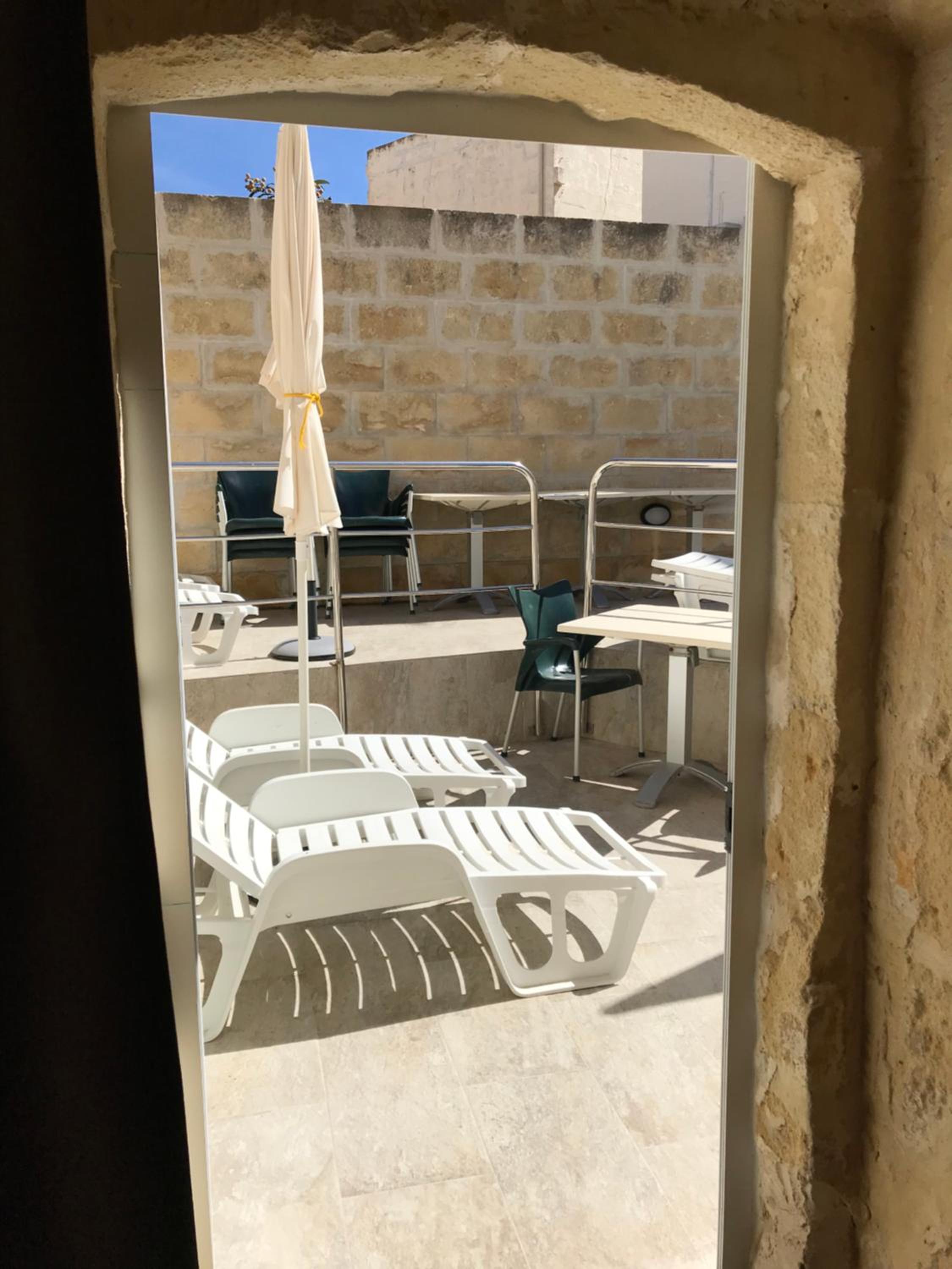 Double Room with Patio - Photo 5
