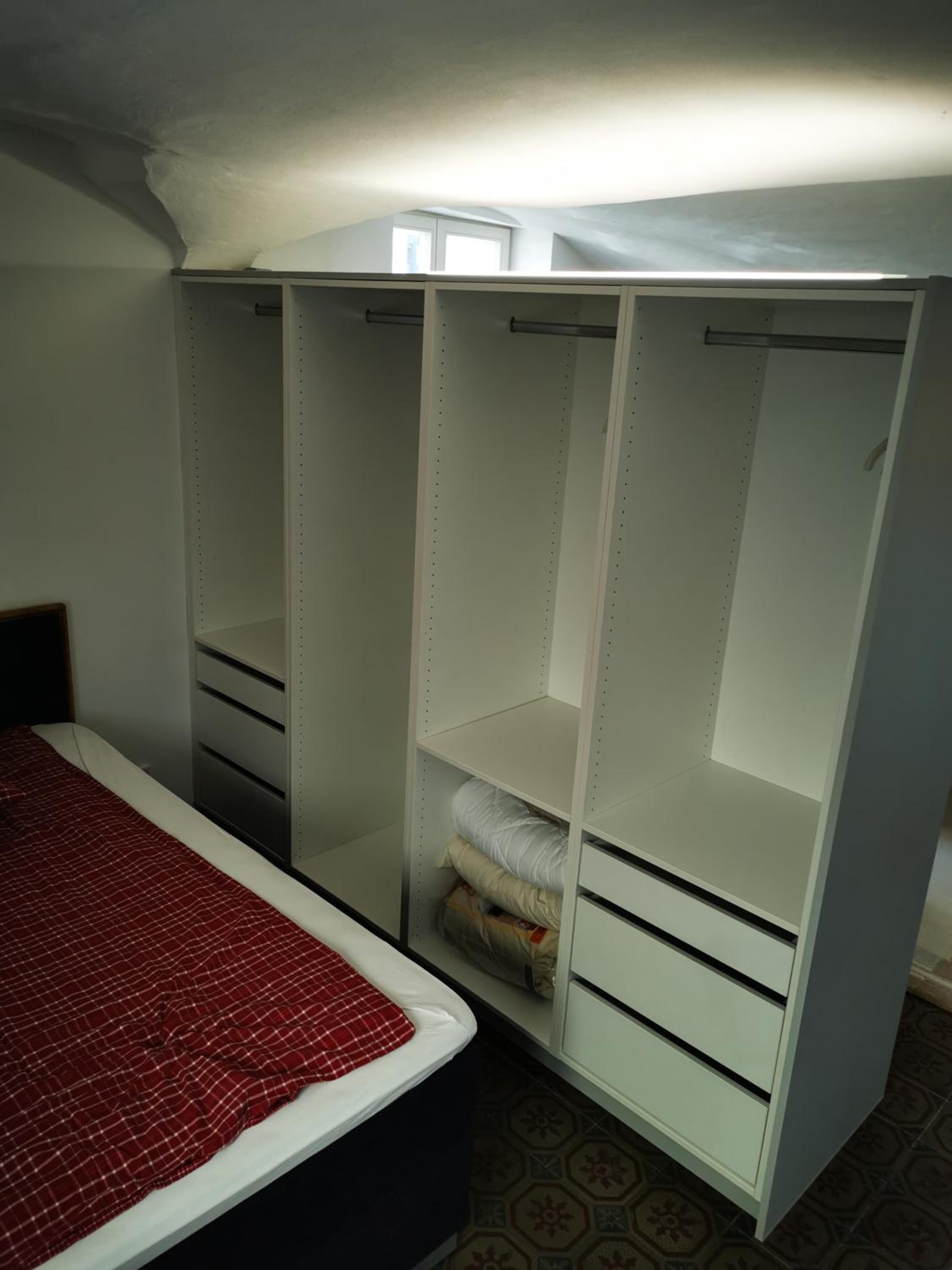 One-Bedroom Apartment photo 1