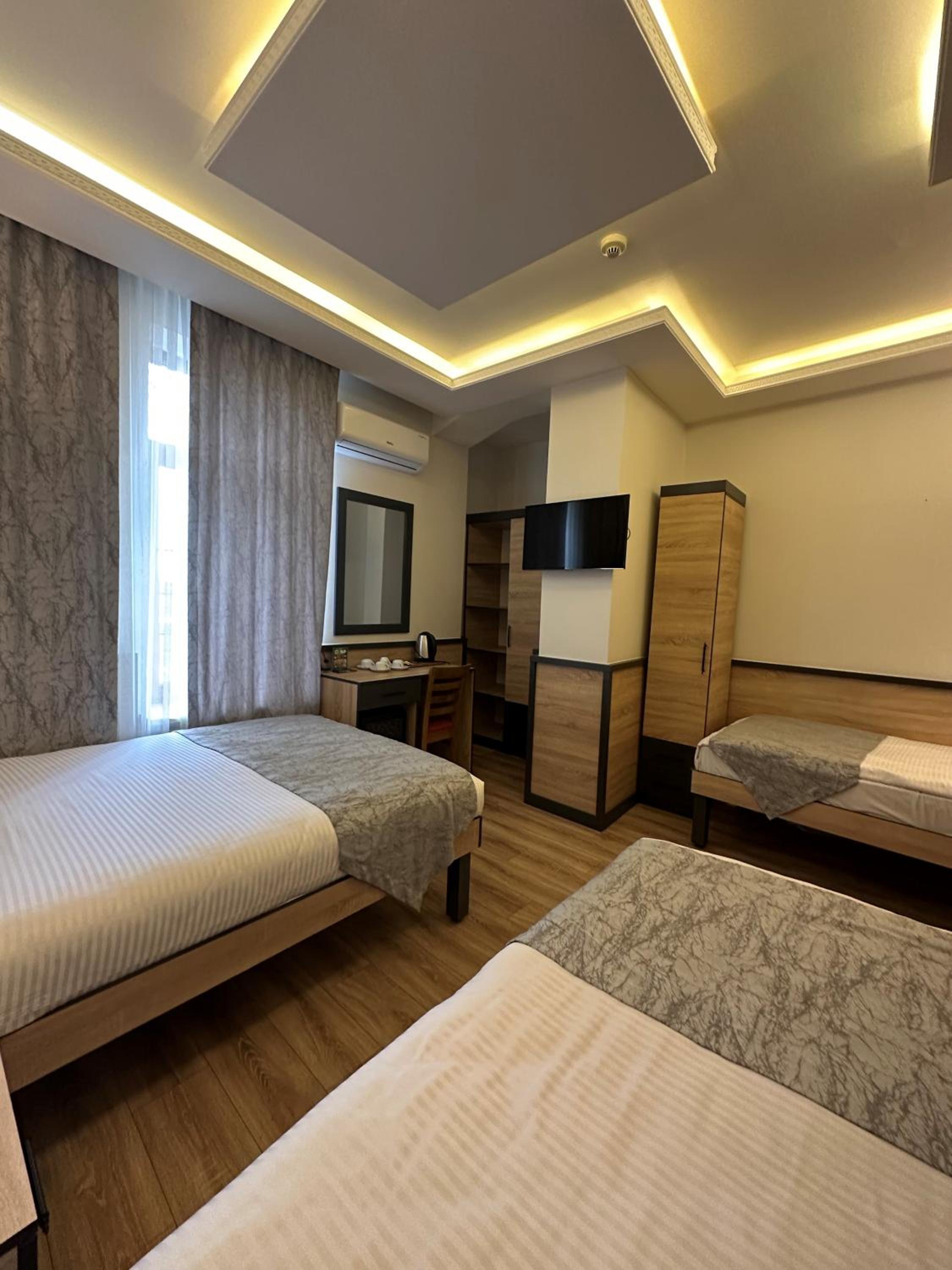 Superior Quadruple Room photo 2