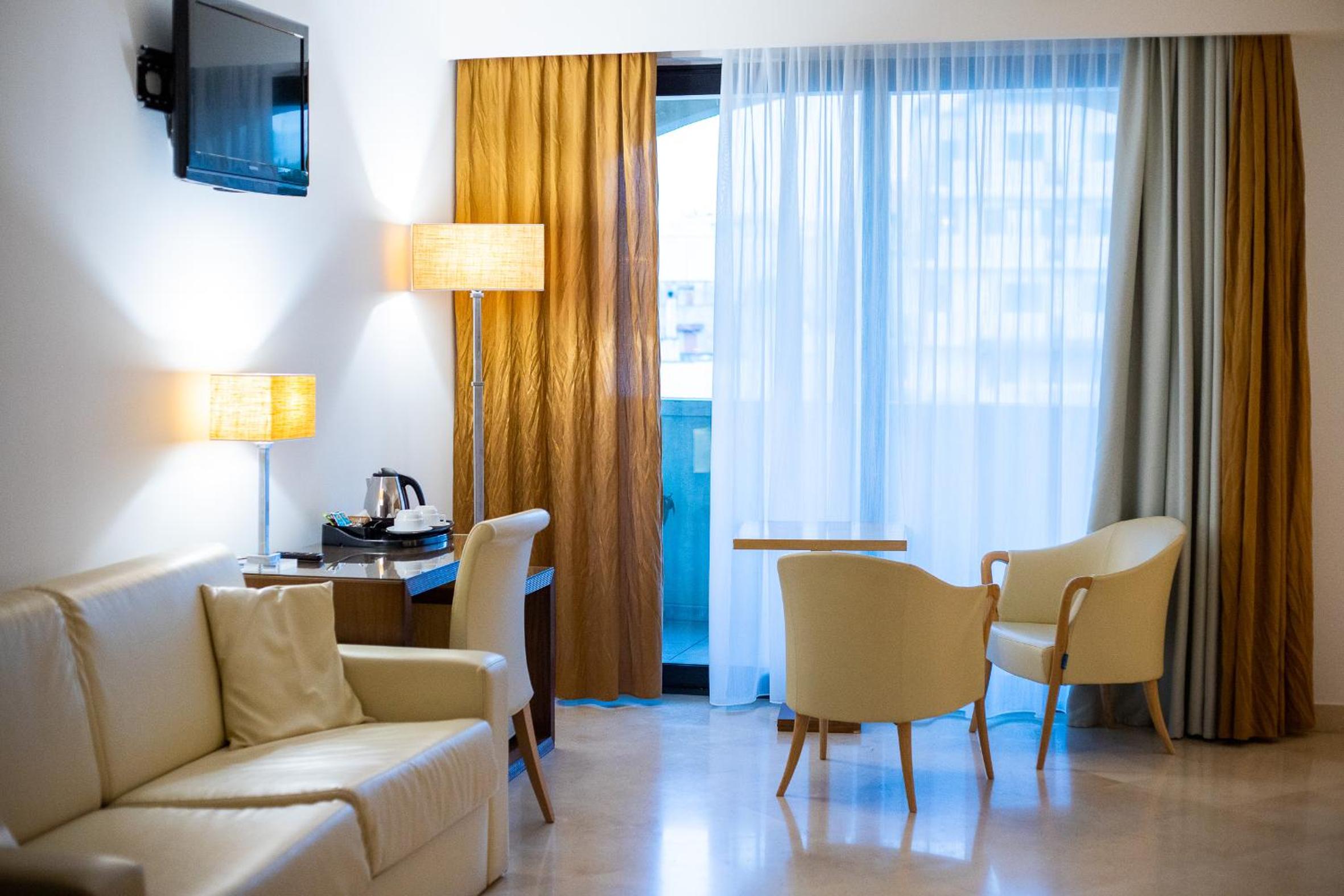 Deluxe Double or Twin Room - Photo 3