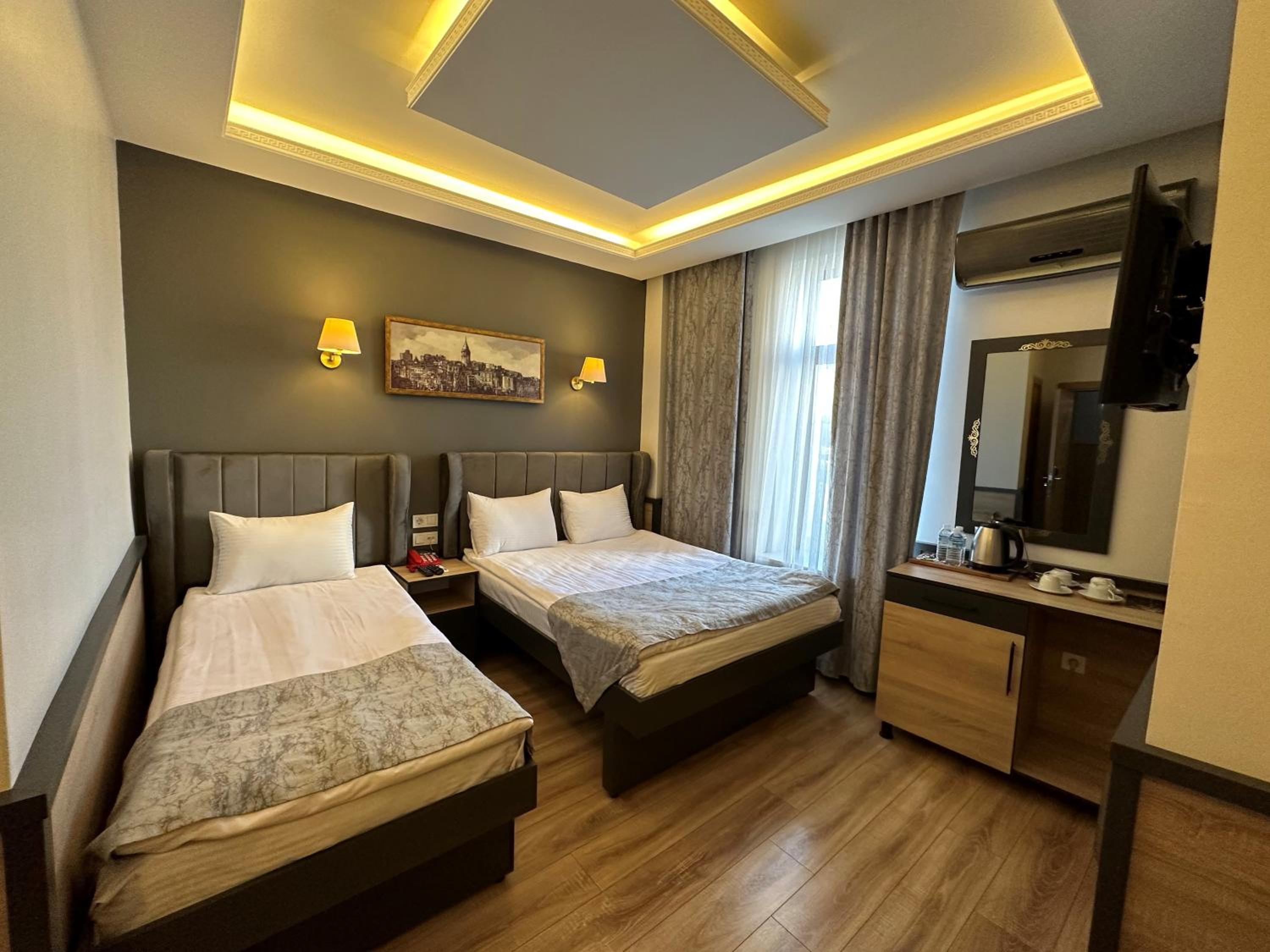 Deluxe Twin Room photo 3