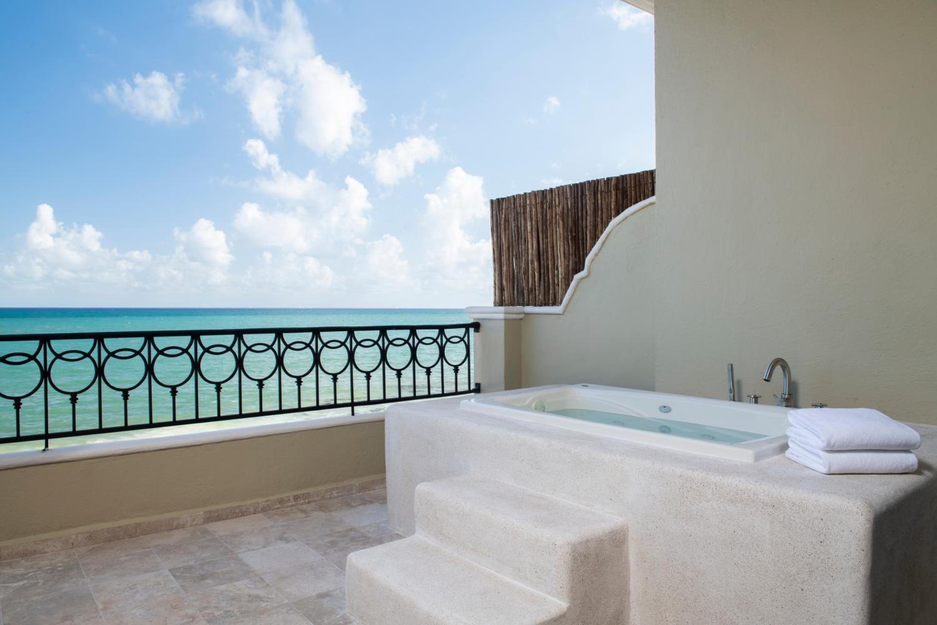 Master King Suite with Ocean Front View - Photo 3