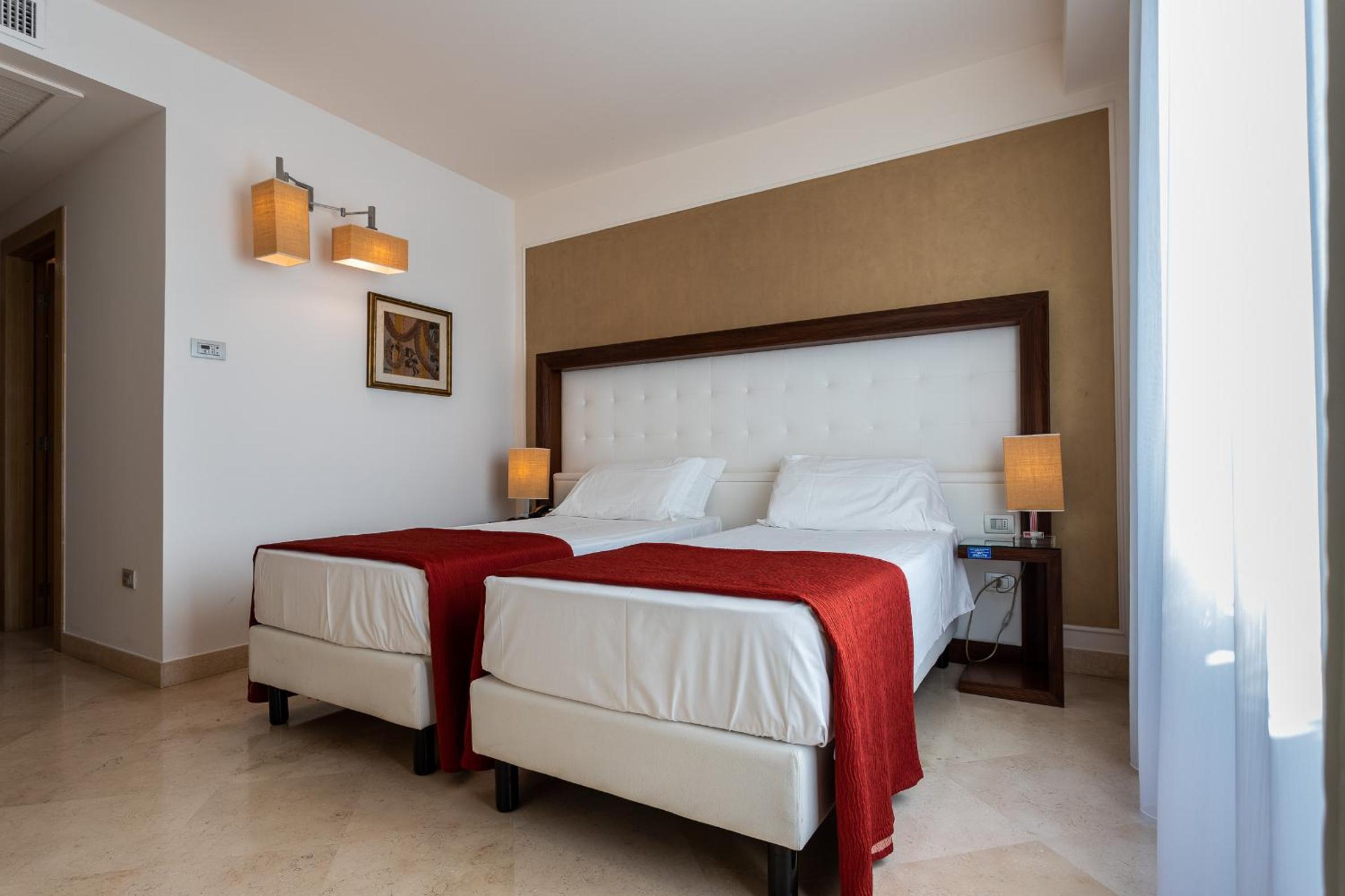 Classic Double or Twin Room - Photo 4