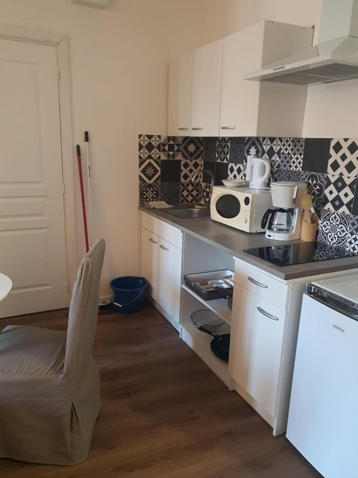 One-Bedroom Apartment - Photo 4