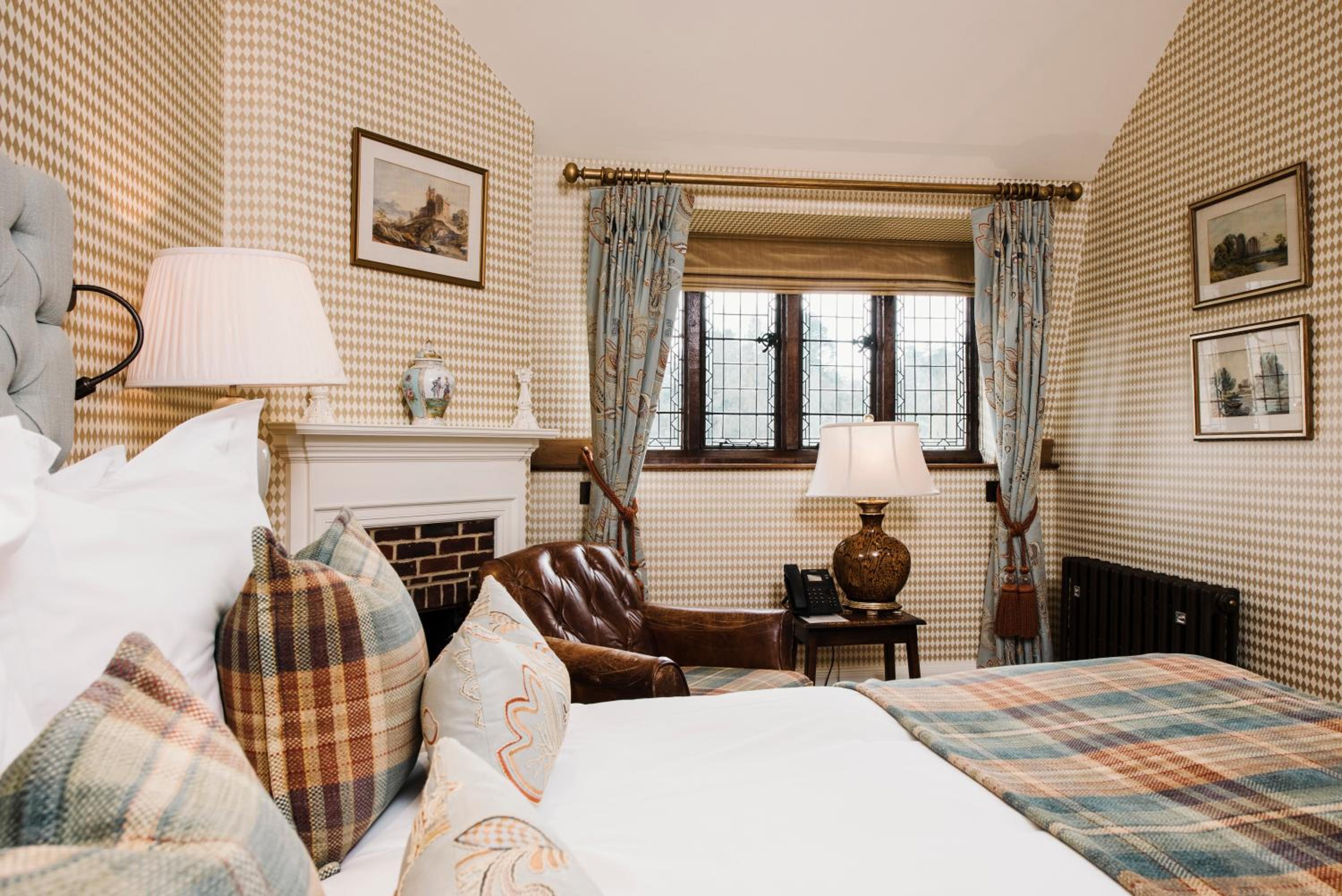 Deluxe Double Room - Anne Boleyn Wing photo 2