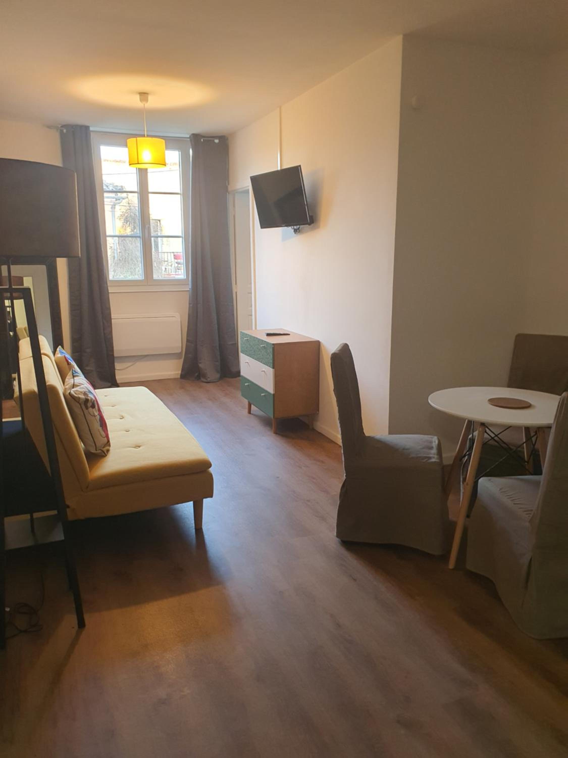 One-Bedroom Apartment - Photo 8