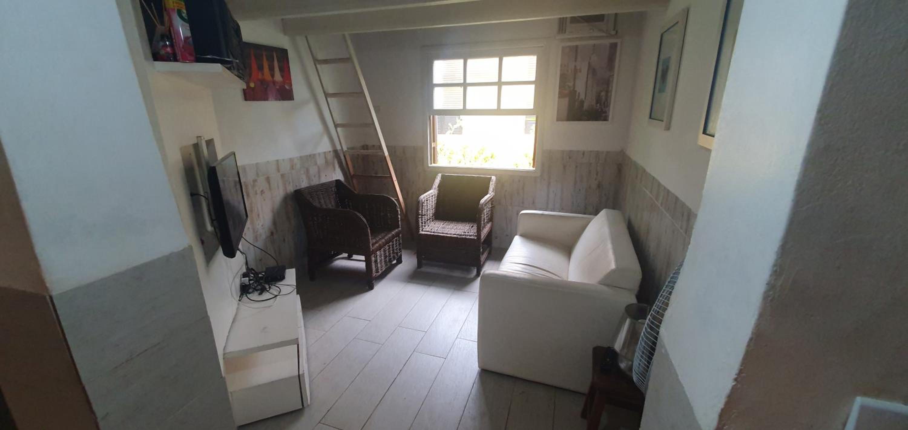 Three-Bedroom House photo 3