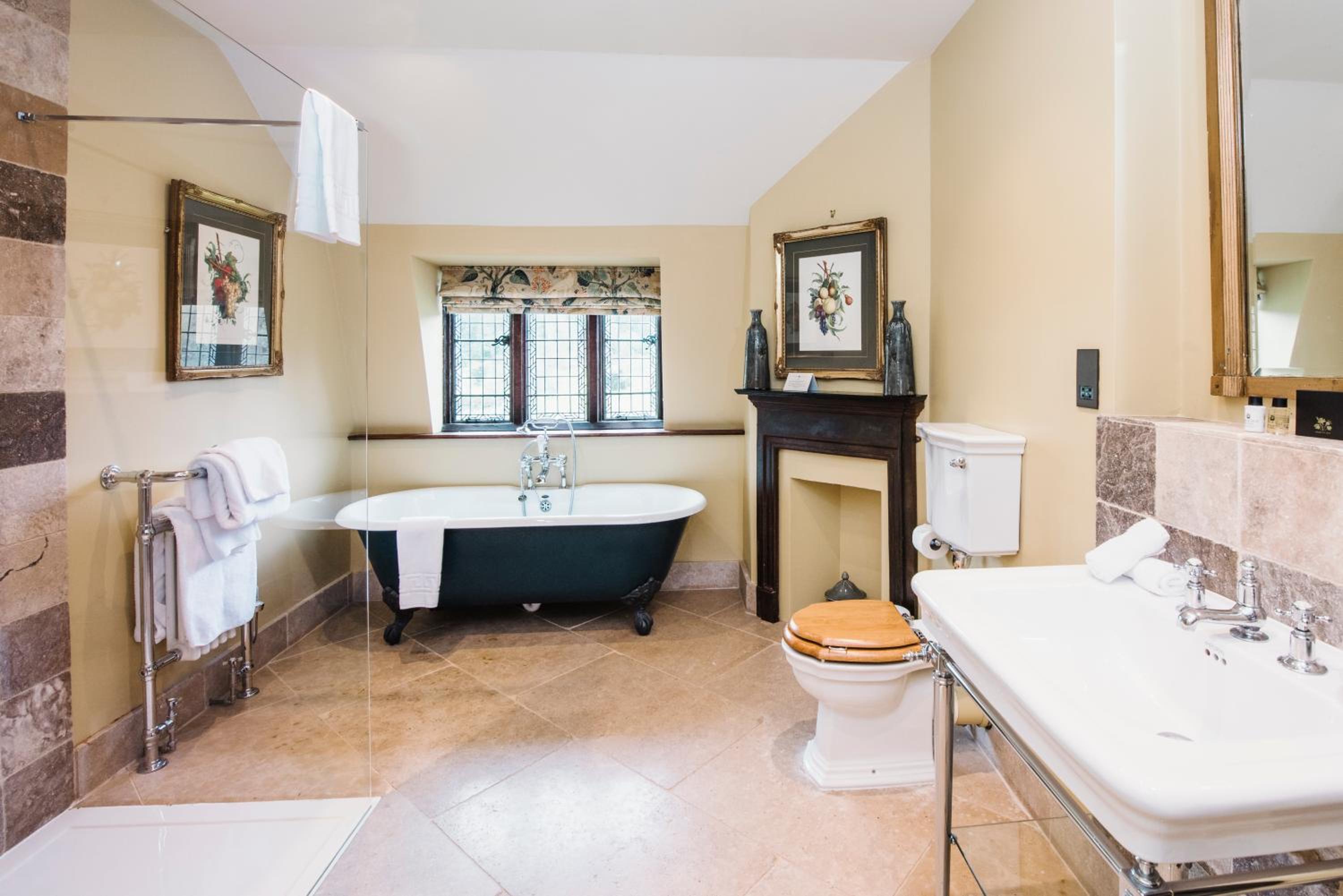 Superior Double Room - Anne Boleyn Wing photo 3