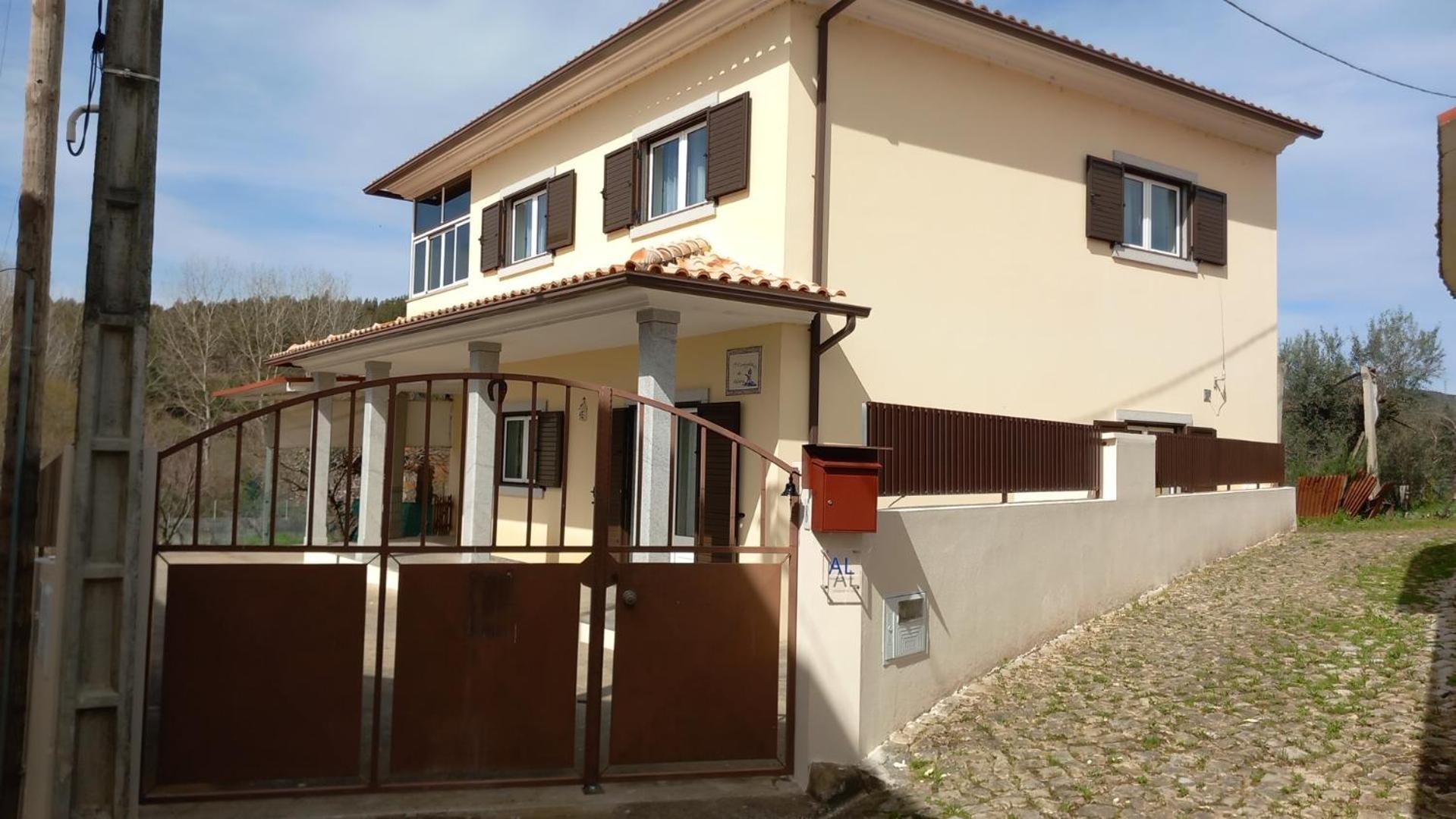 Three-Bedroom House photo 3
