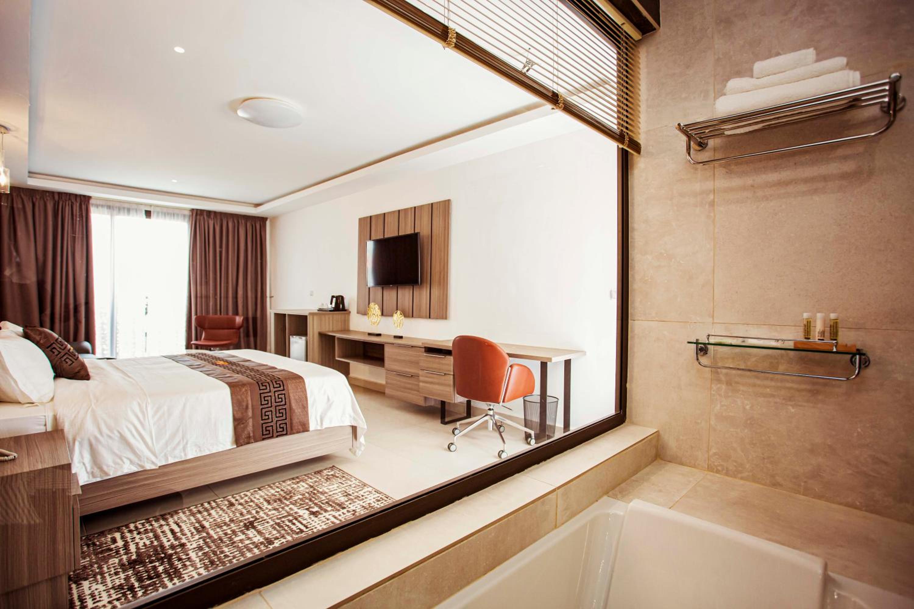 Executive Suite photo 3